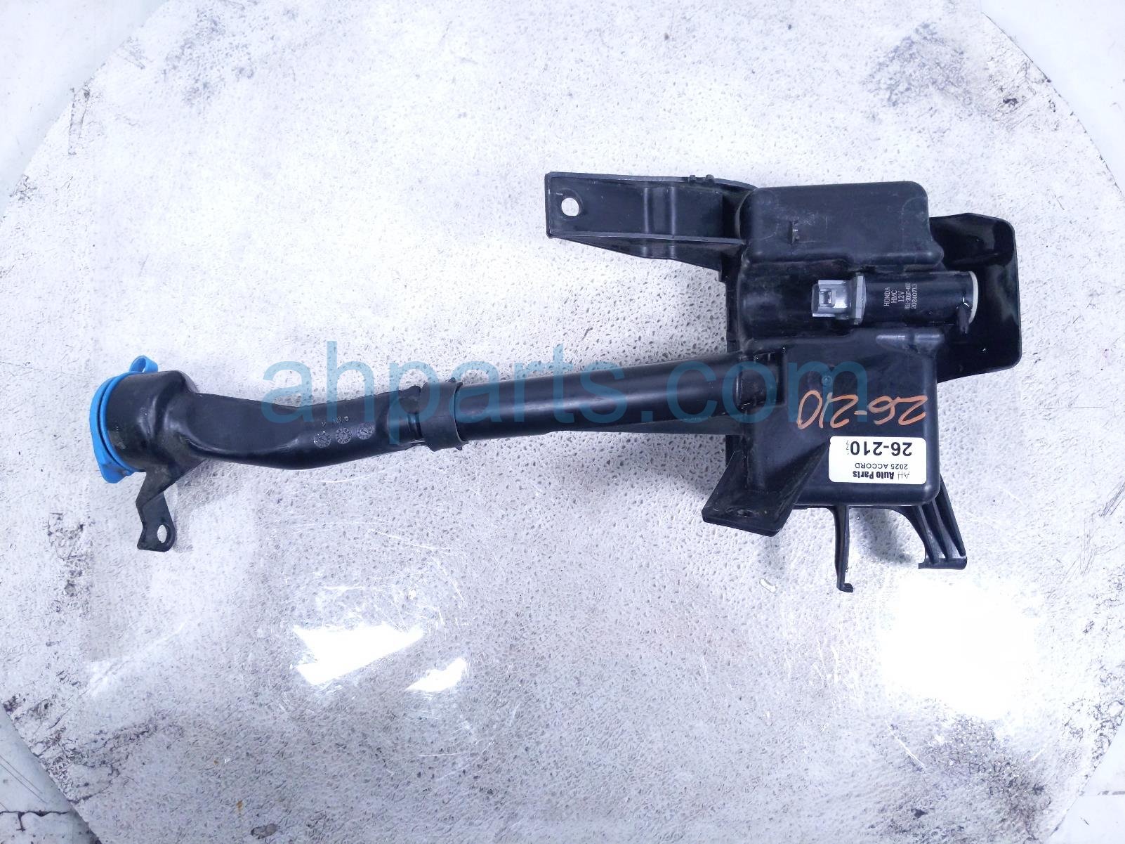 Honda WINDSHIELD WASHER RESERVOIR TANK