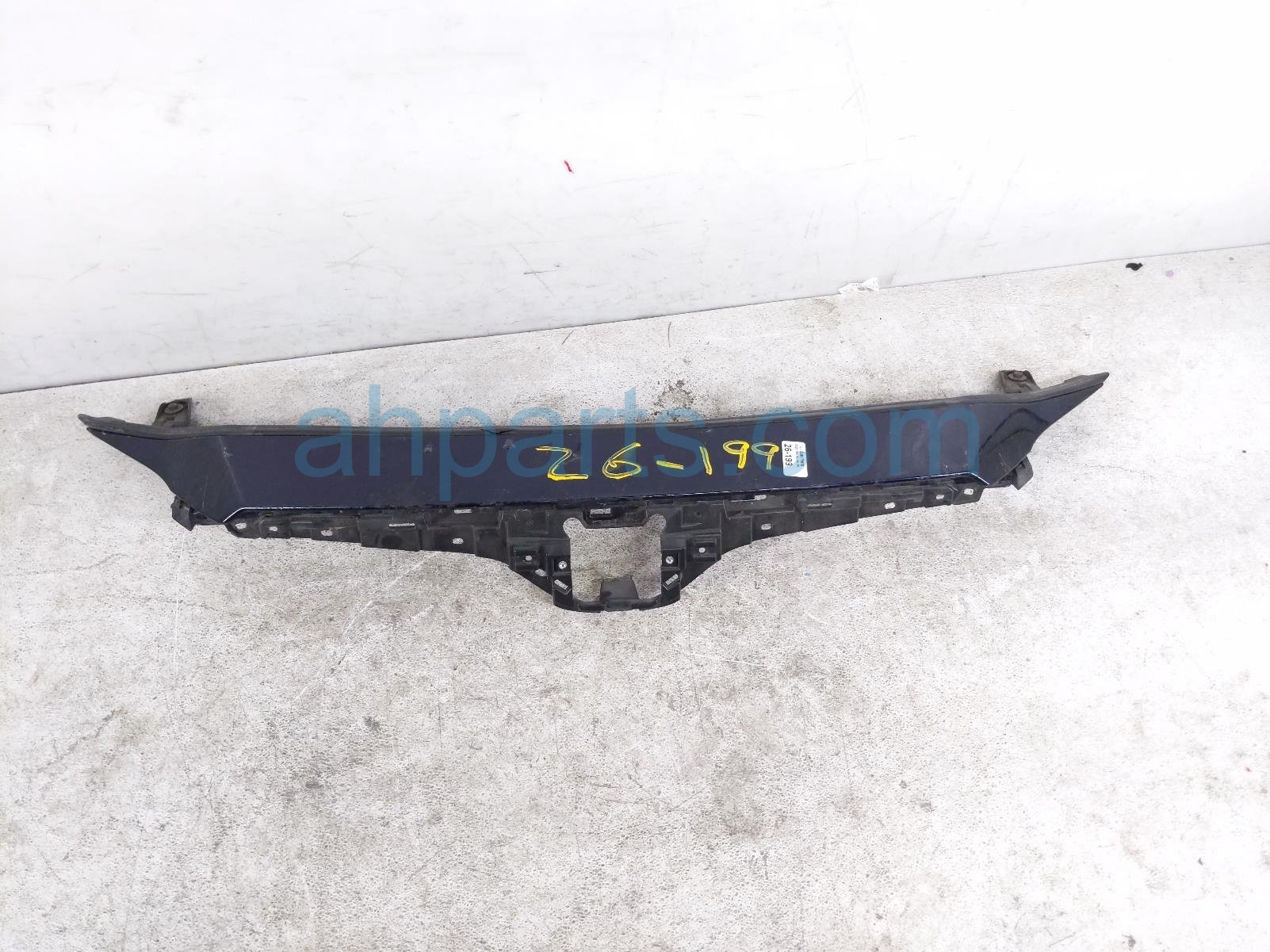 Toyota FRONT UPPER GRILLE TRIM-CHROME