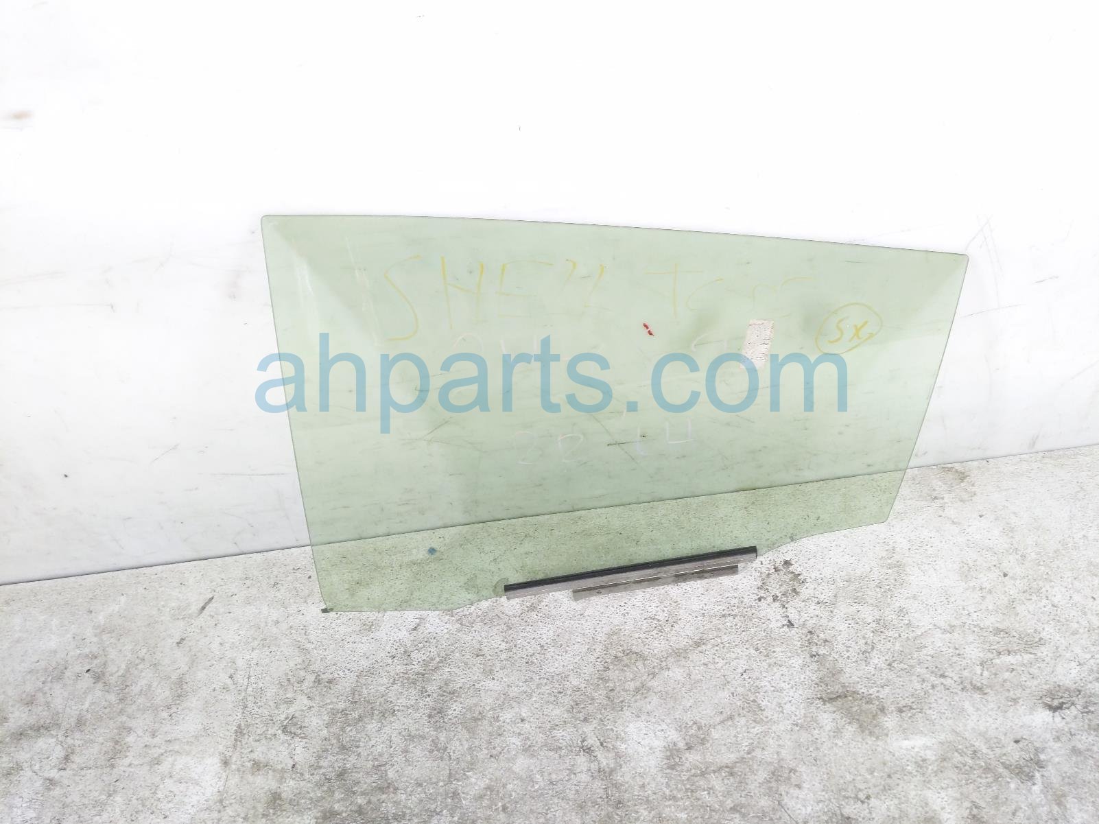$75 Toyota RR/LH DOOR GLASS WINDOW
