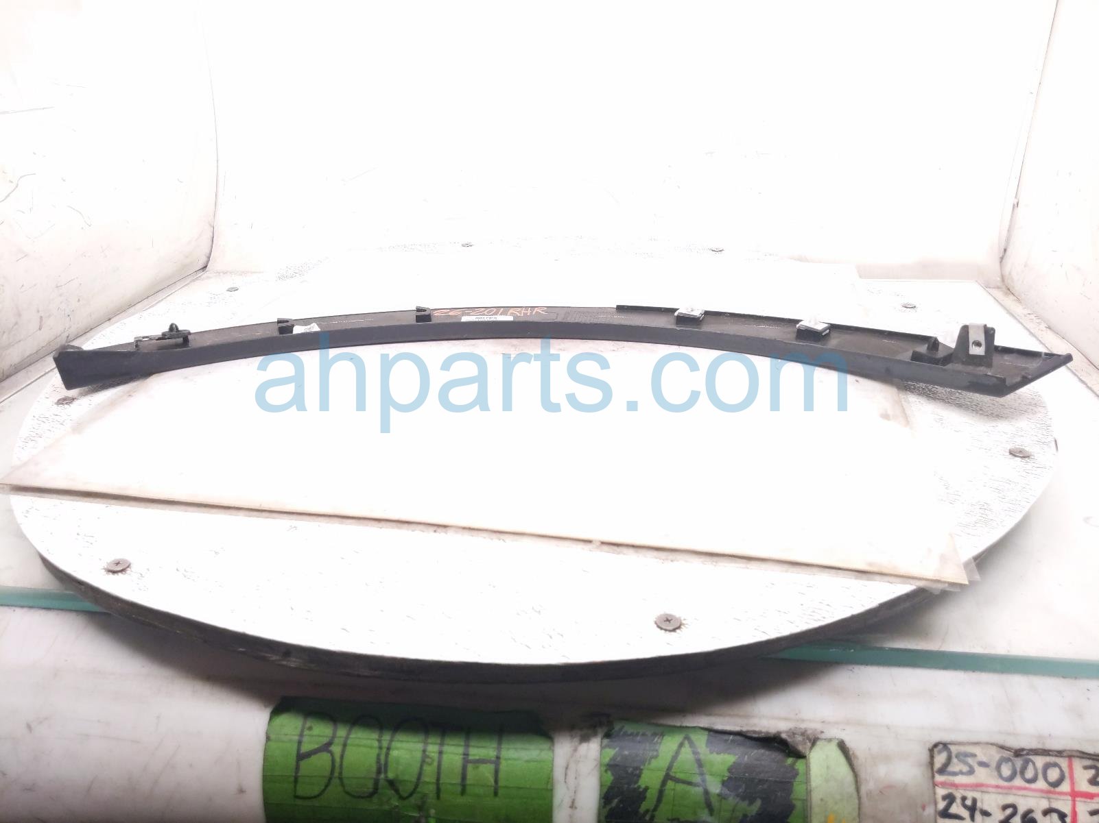 2024 Honda Prologue Rear Passenger Wheel Opening Molding White Replacement 2024 Honda Prologue Rear Passenger Wheel Opening Molding White Replacement thumbnail