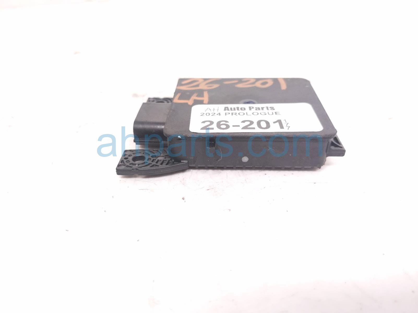 2024 Honda Prologue Rear Driver Blind Spot Radar Sensor Replacement 2024 Honda Prologue Rear Driver Blind Spot Radar Sensor Replacement thumbnail