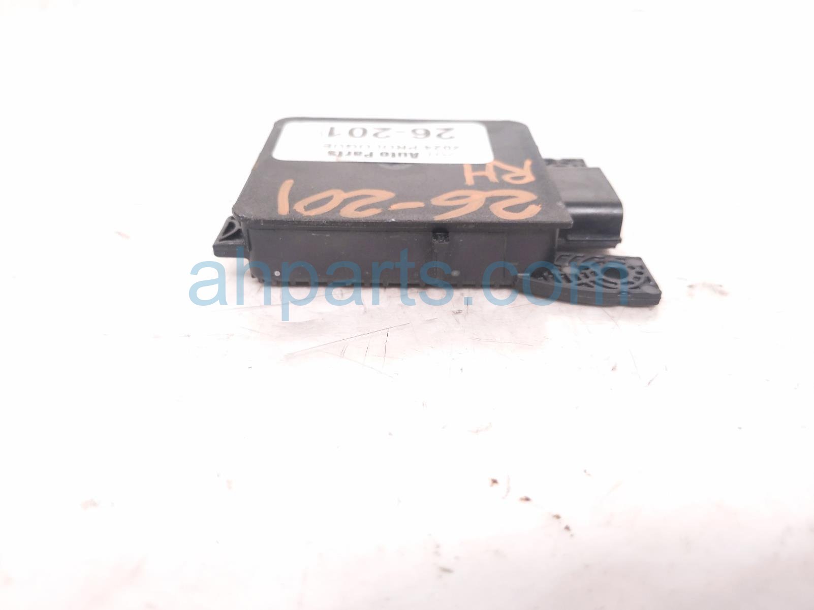 2024 Honda Prologue Rear Passenger Blind Spot Radar Sensor Replacement 2024 Honda Prologue Rear Passenger Blind Spot Radar Sensor Replacement thumbnail