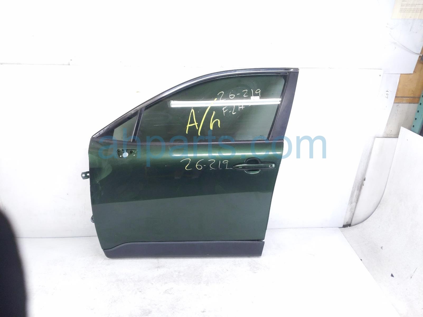 Toyota FR/LH DOOR - GREEN - NO MIRROR/TRIM