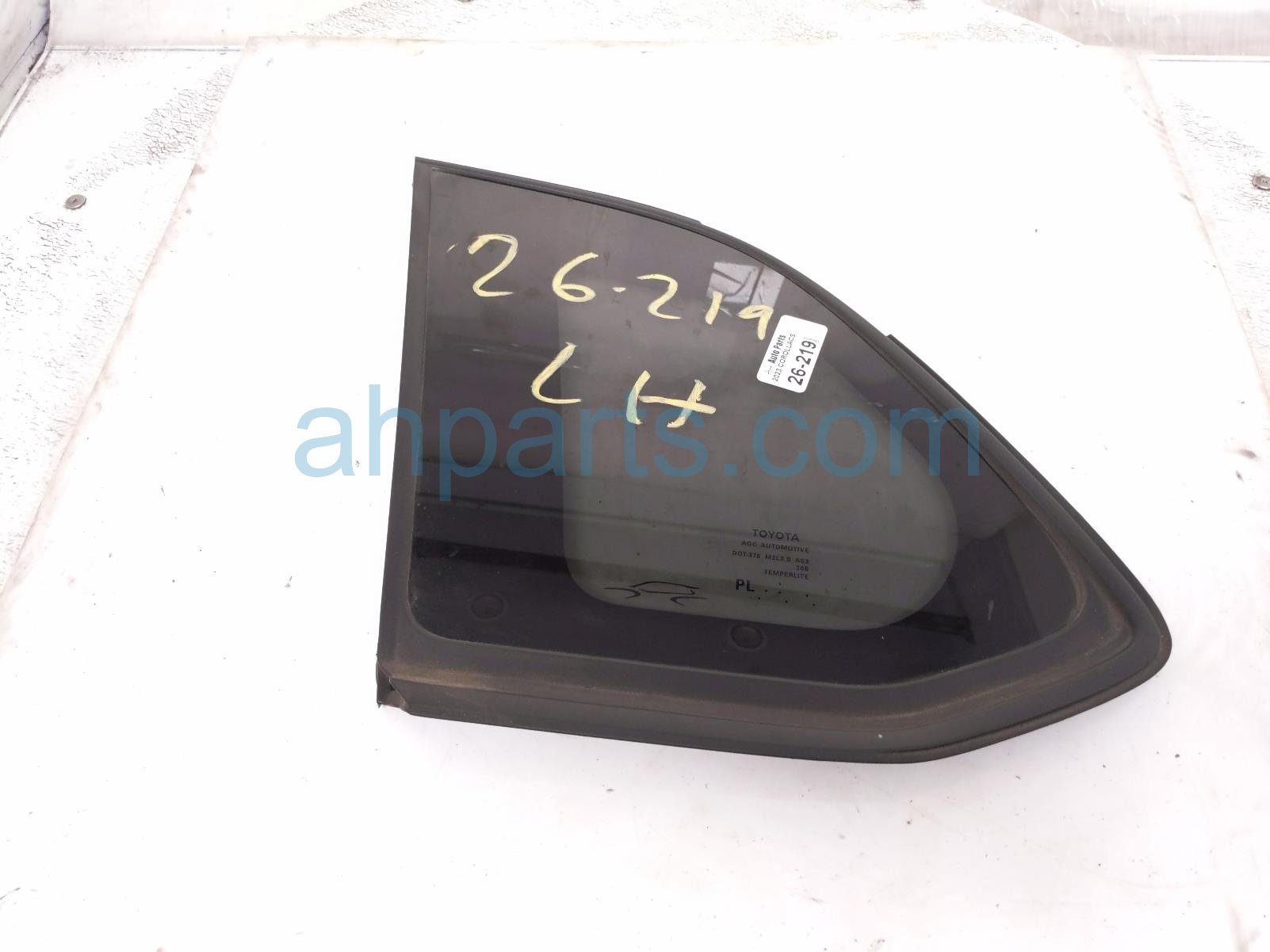 Toyota LH QUARTER WINDOW GLASS