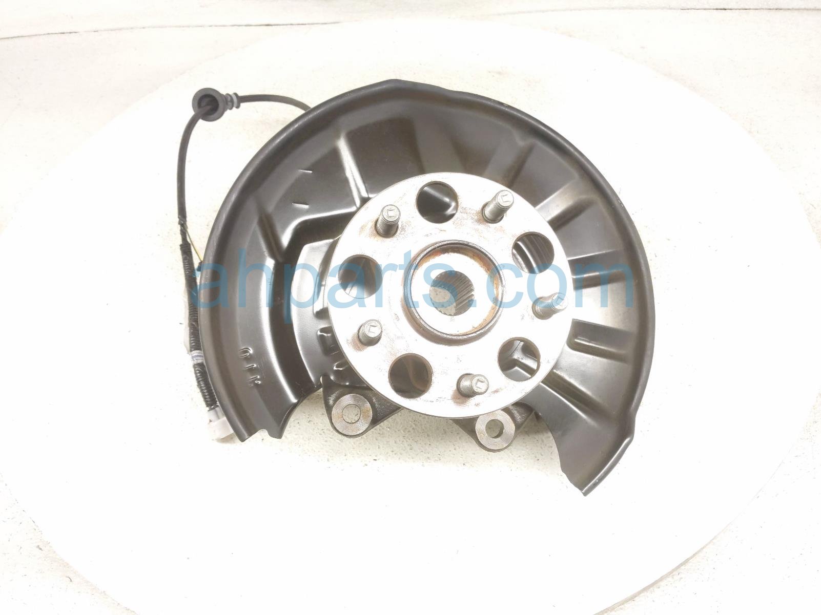 Toyota RR/RH SPINDLE KNUCKLE HUB - AWD