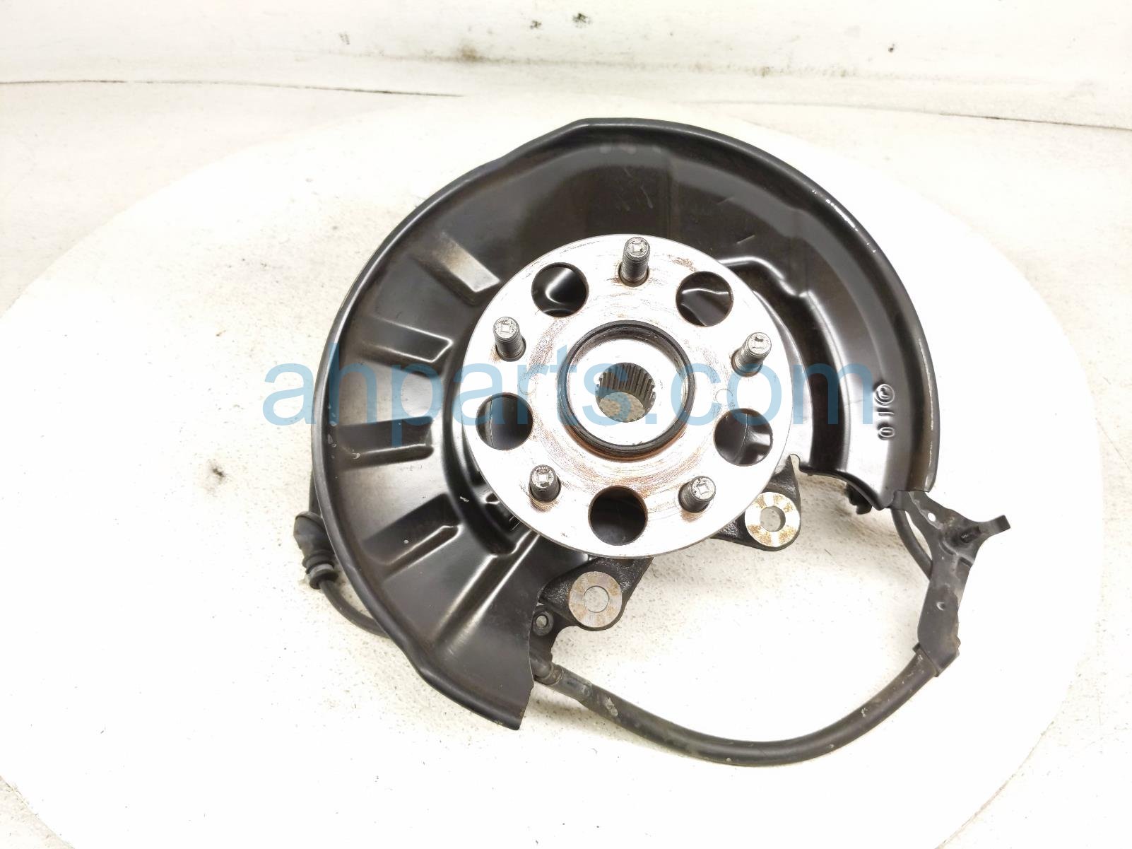 Toyota RR/LH SPINDLE KNUCKLE HUB - AWD