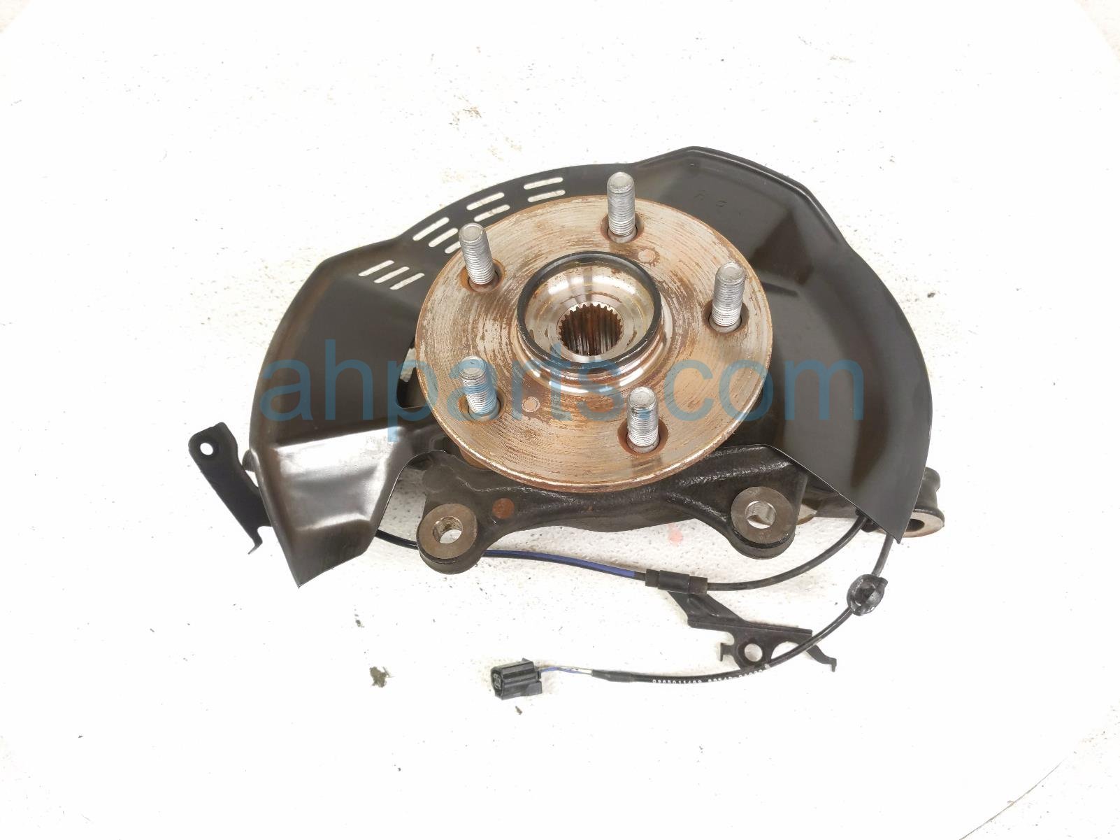 Toyota FR/RH SPINDLE KNUCKLE HUB - AWD