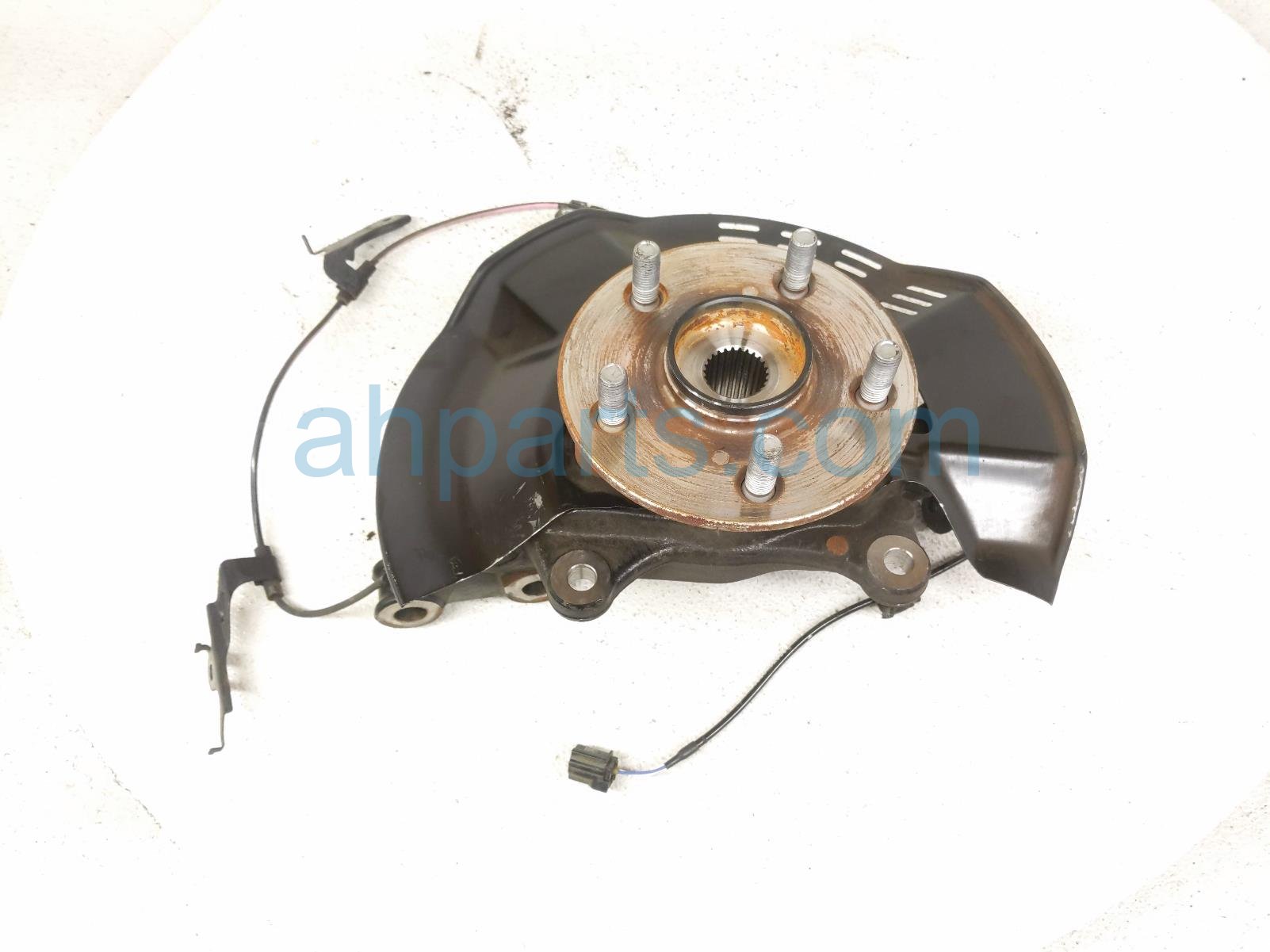Toyota FR/LH SPINDLE KNUCKLE HUB - AWD