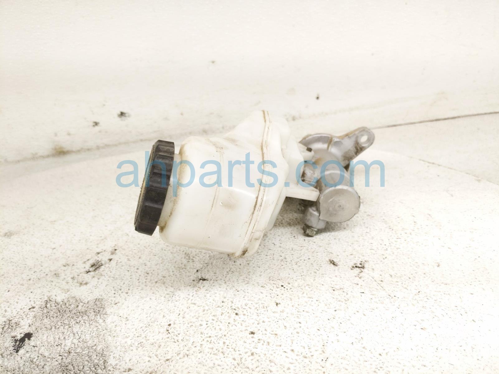 2024 Toyota Rav 4 Brake Master Cylinder W/reservoir 47201 0R130 Replacement 2024 Toyota Rav 4 Brake Master Cylinder W/reservoir 47201 0R130 Replacement thumbnail