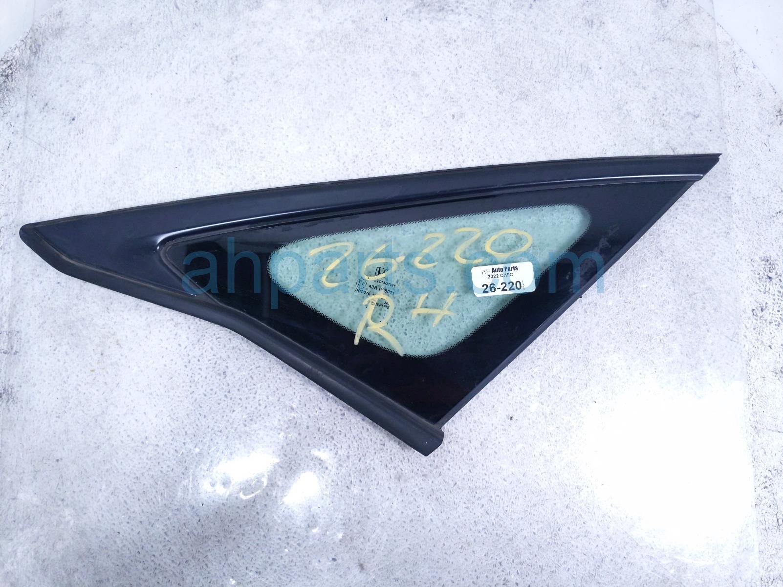 Honda RH QUARTER WINDOW GLASS
