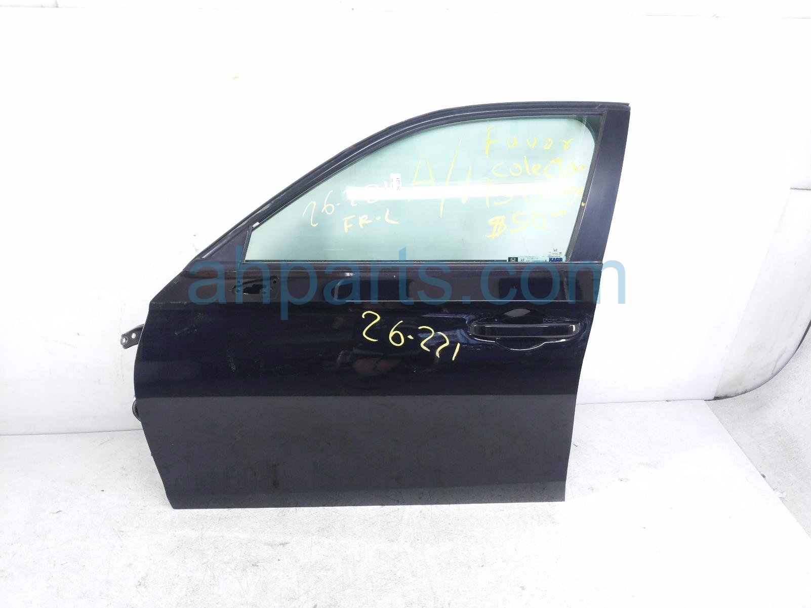 $750 Honda FR/LH DOOR - BLACK - NO MIRROR/TRIM