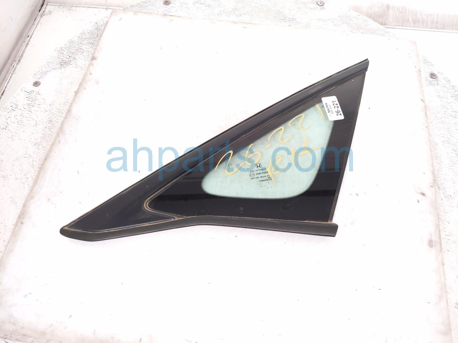 Honda RH QUARTER WINDOW GLASS