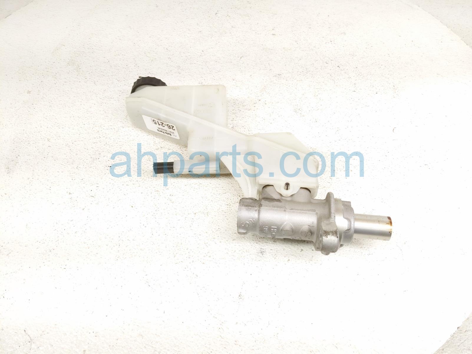Nissan BRAKE MASTER CYLINDER W/RESERVOIR