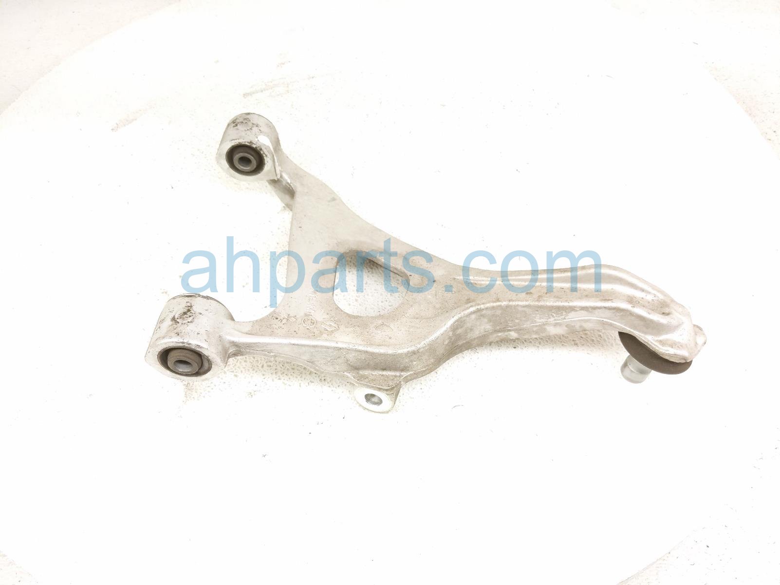 Nissan RR/LH UPPER CONTROL ARM