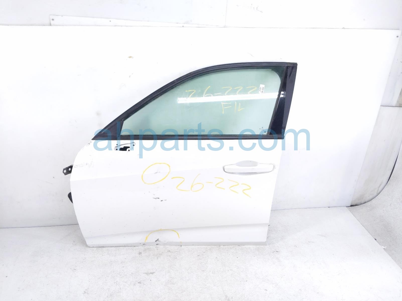 Acura FR/LH DOOR - WHITE - NO MIRROR/TRIM Acura FR/LH DOOR - WHITE - NO MIRROR/TRIM