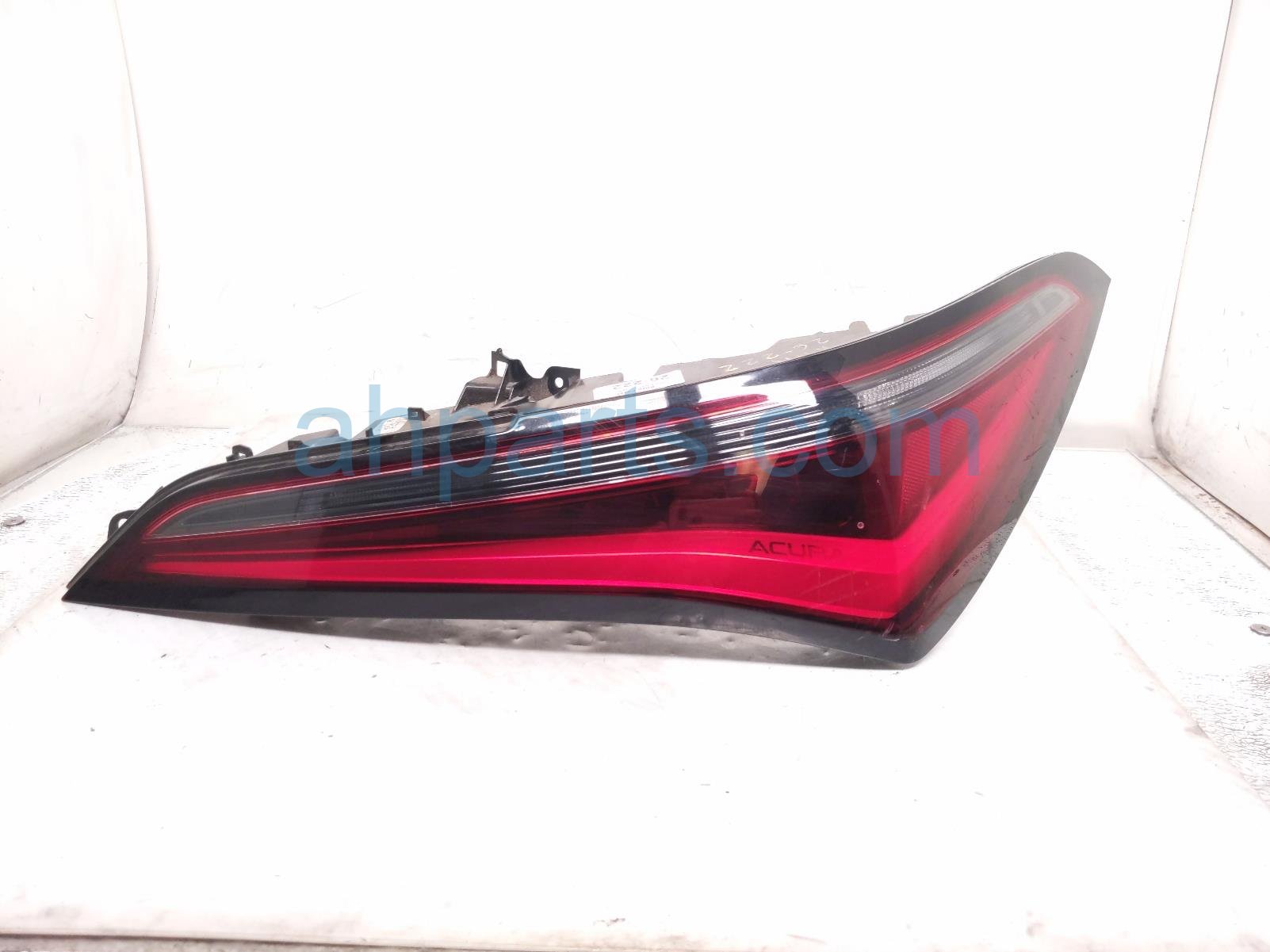 Acura RH TAIL LAMP (ON BODY) Acura RH TAIL LAMP (ON BODY)