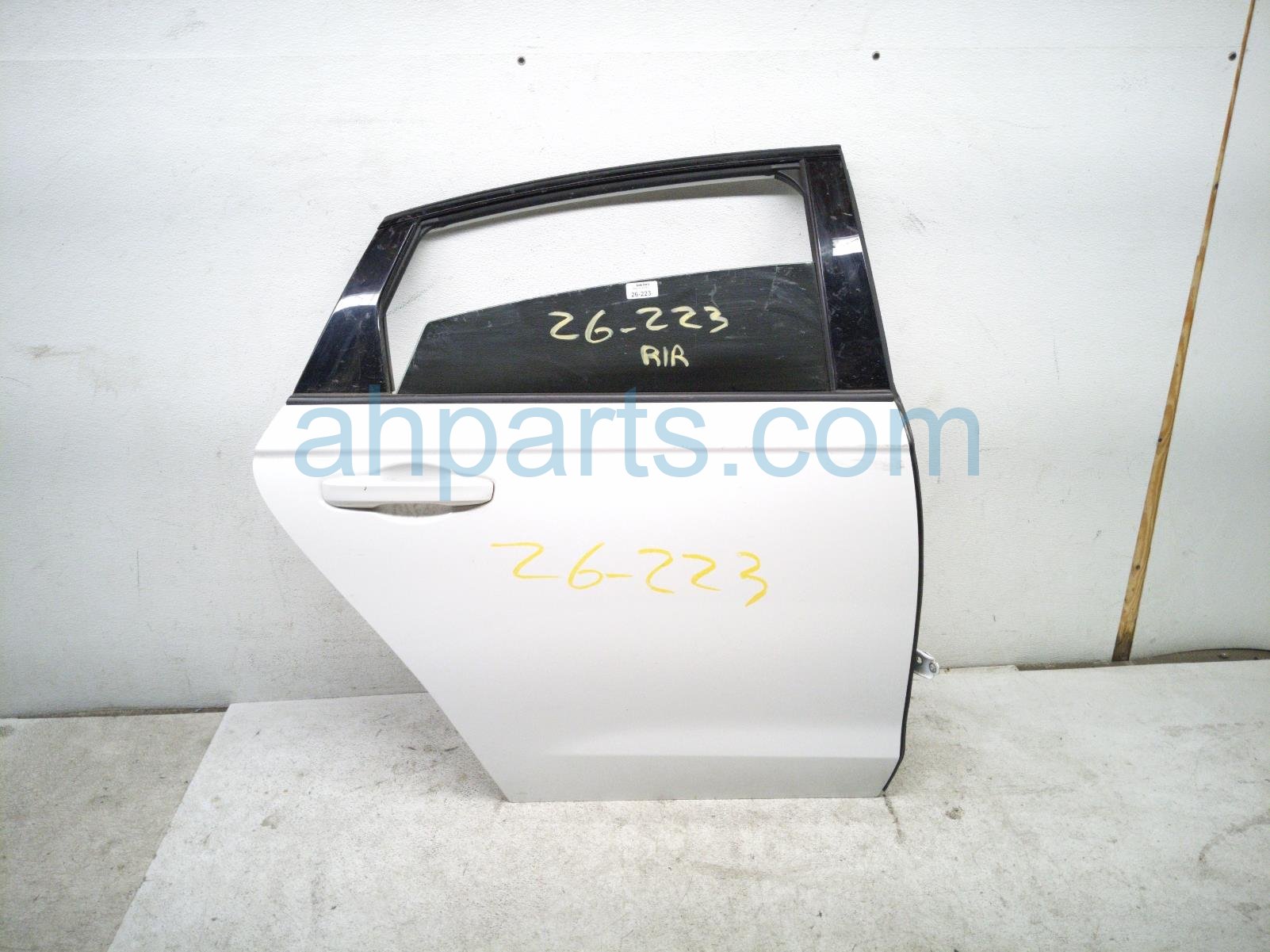 Honda RR/RH DOOR - WHITE - NO INSIDE TRIM