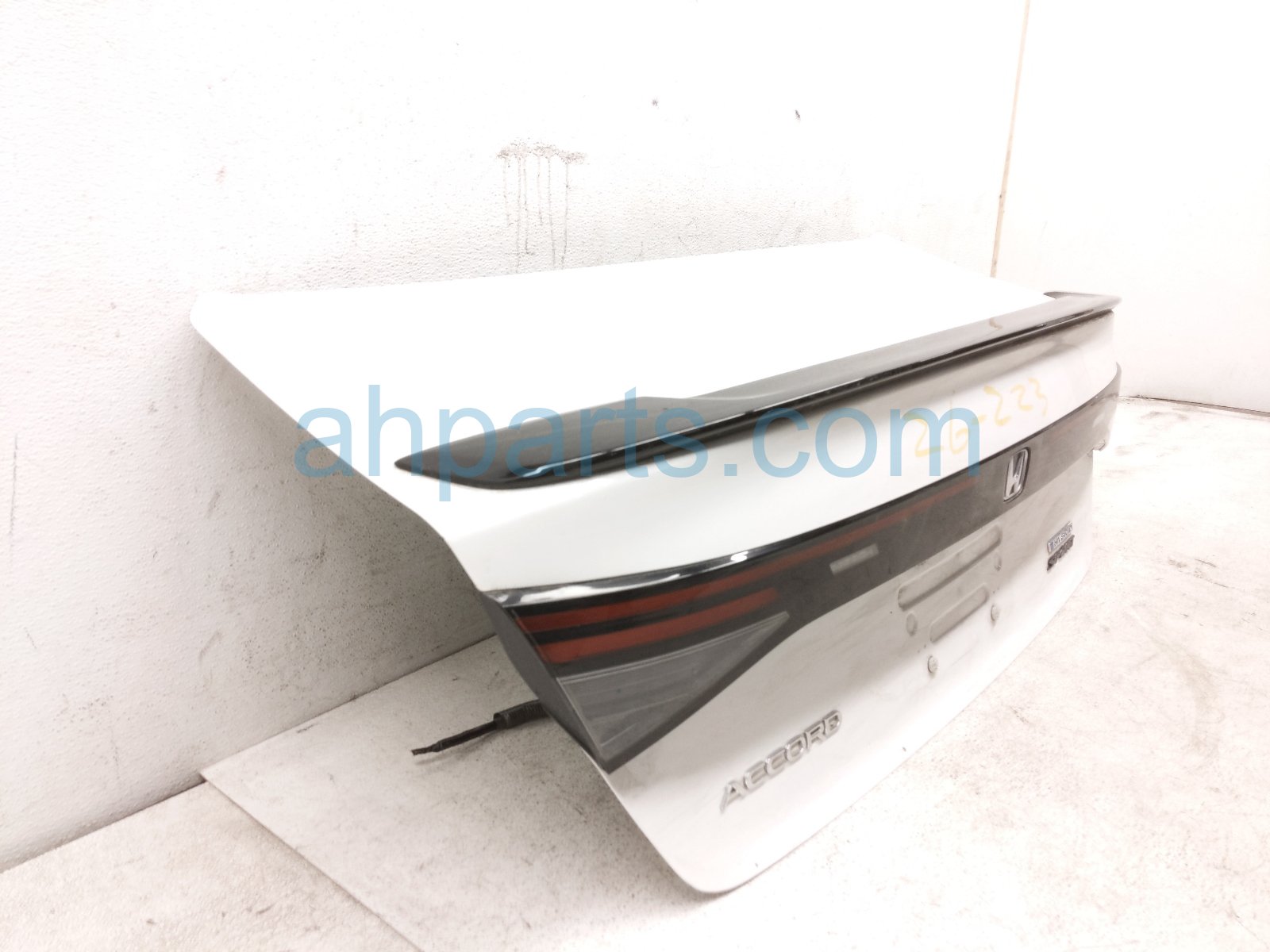 2024 Honda Accord Trunk / Decklid White 68500 30A A10ZZ Replacement 2024 Honda Accord Trunk / Decklid White 68500 30A A10ZZ Replacement thumbnail