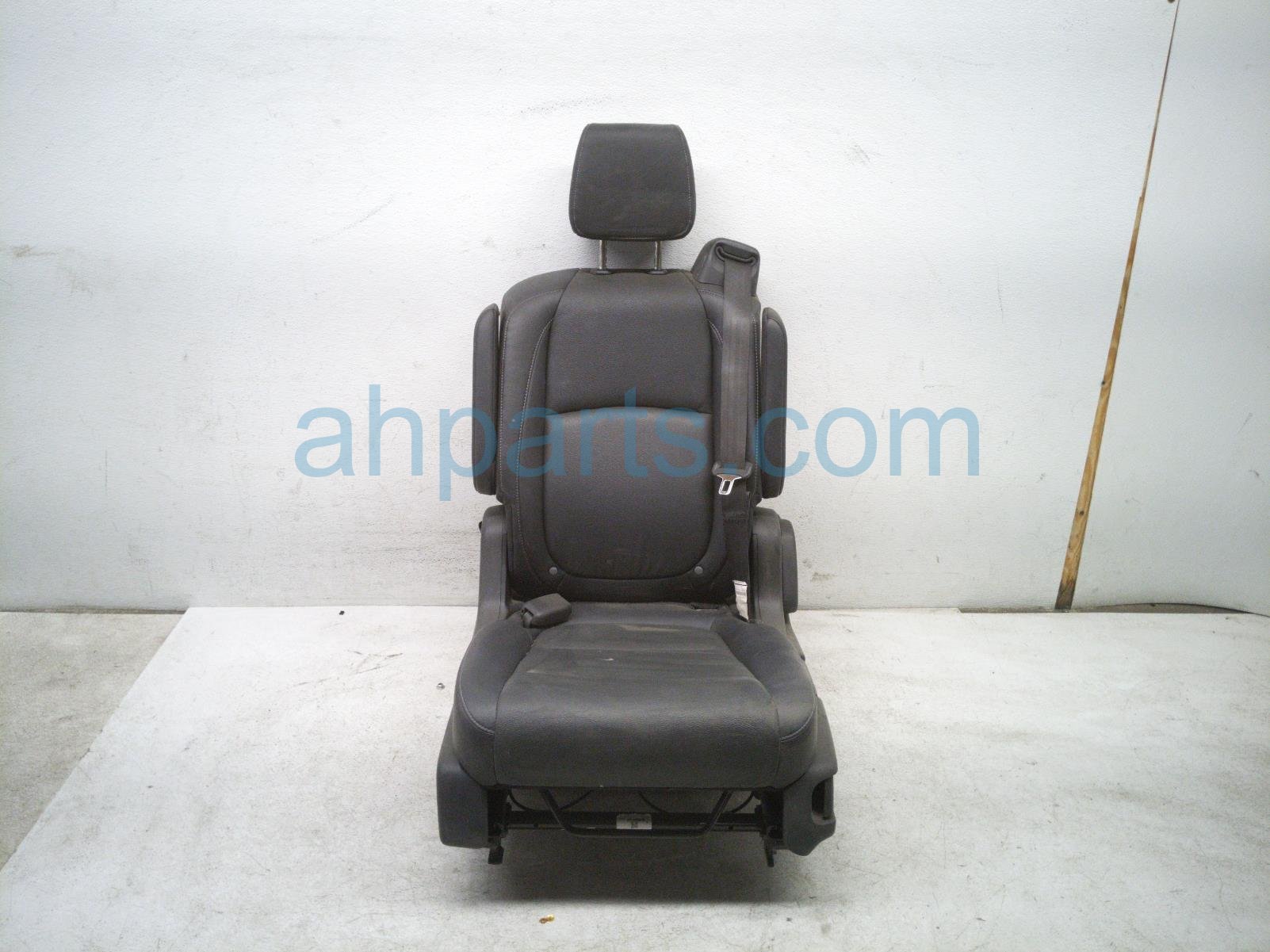 $300 Honda 2ND ROW LH SEAT ASSY - BLK LTHR