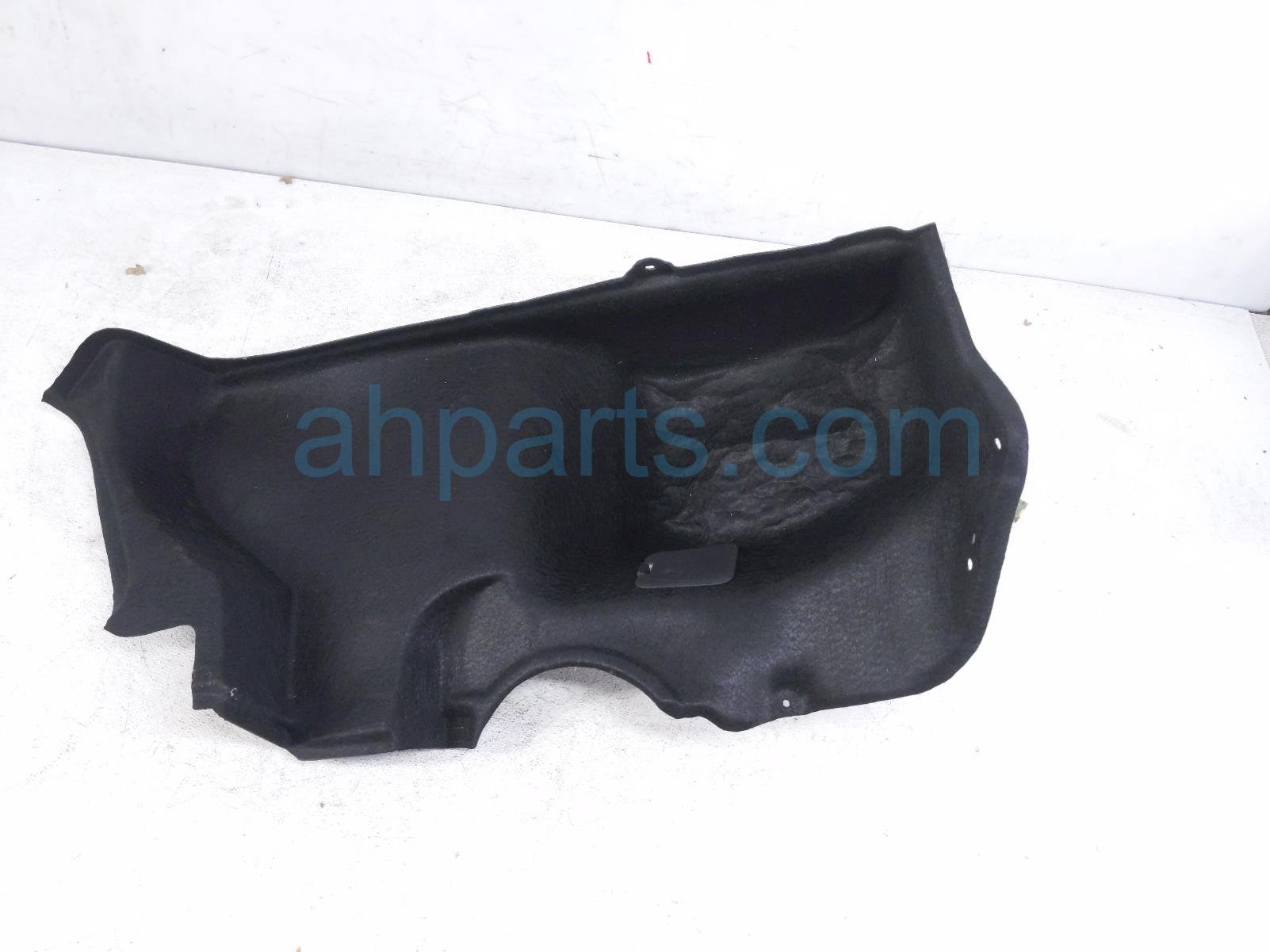 Toyota RR/LH TRUNK SIDE TRIM PANEL - BLK