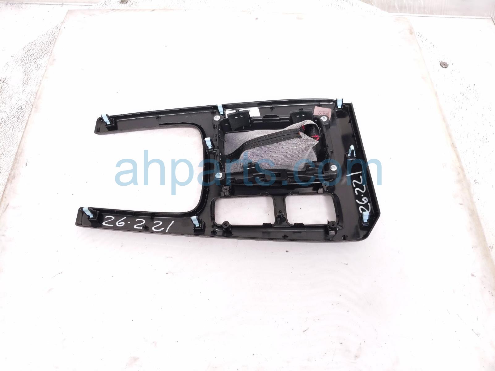 $29 Honda CENTER CONSOLE SHIFTER BEZEL W/BOOT