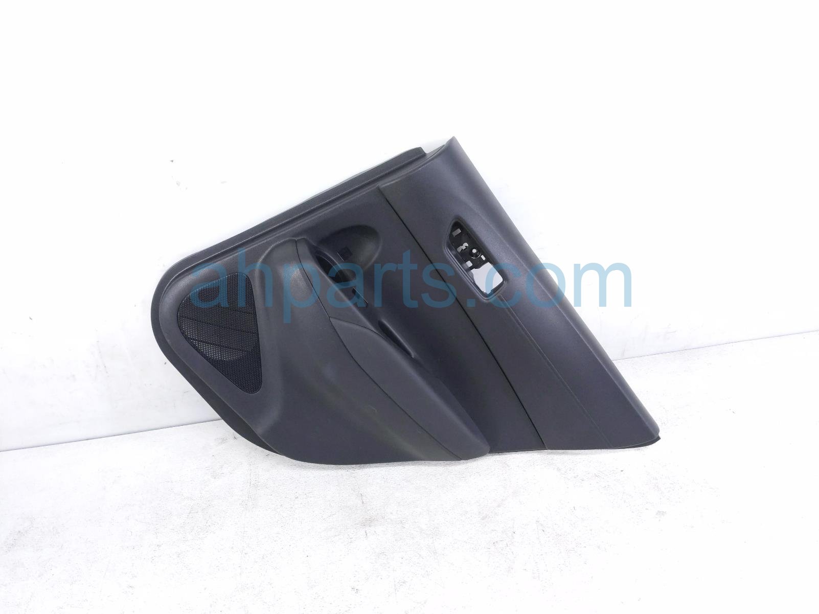 Toyota RR/RH INTERIOR DOOR PANEL - BLACK