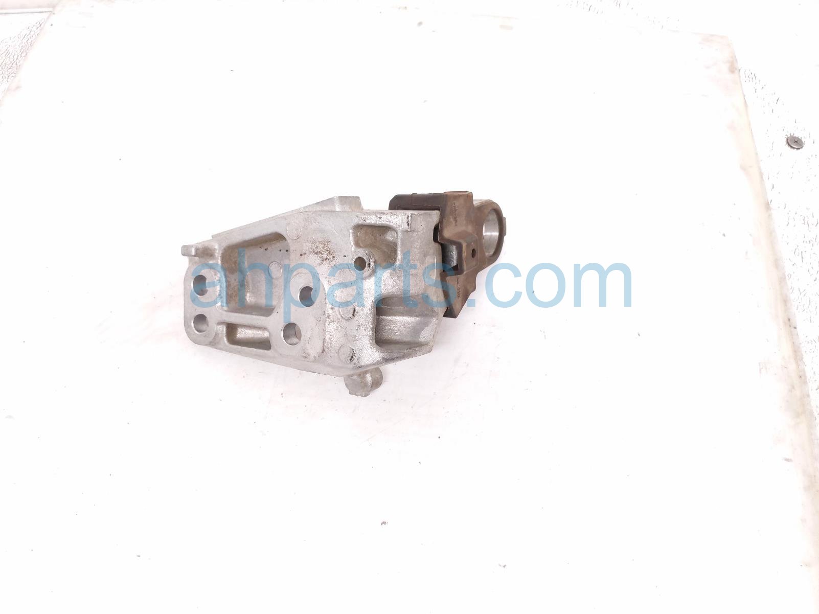 2020 Toyota Avalon Engine/motor Driver Side Engine Mount 2.5l Hyb Fwd 12306 F0010 Replacement 2020 Toyota Avalon Engine/motor Driver Side Engine Mount 2.5l Hyb Fwd 12306 F0010 Replacement thumbnail