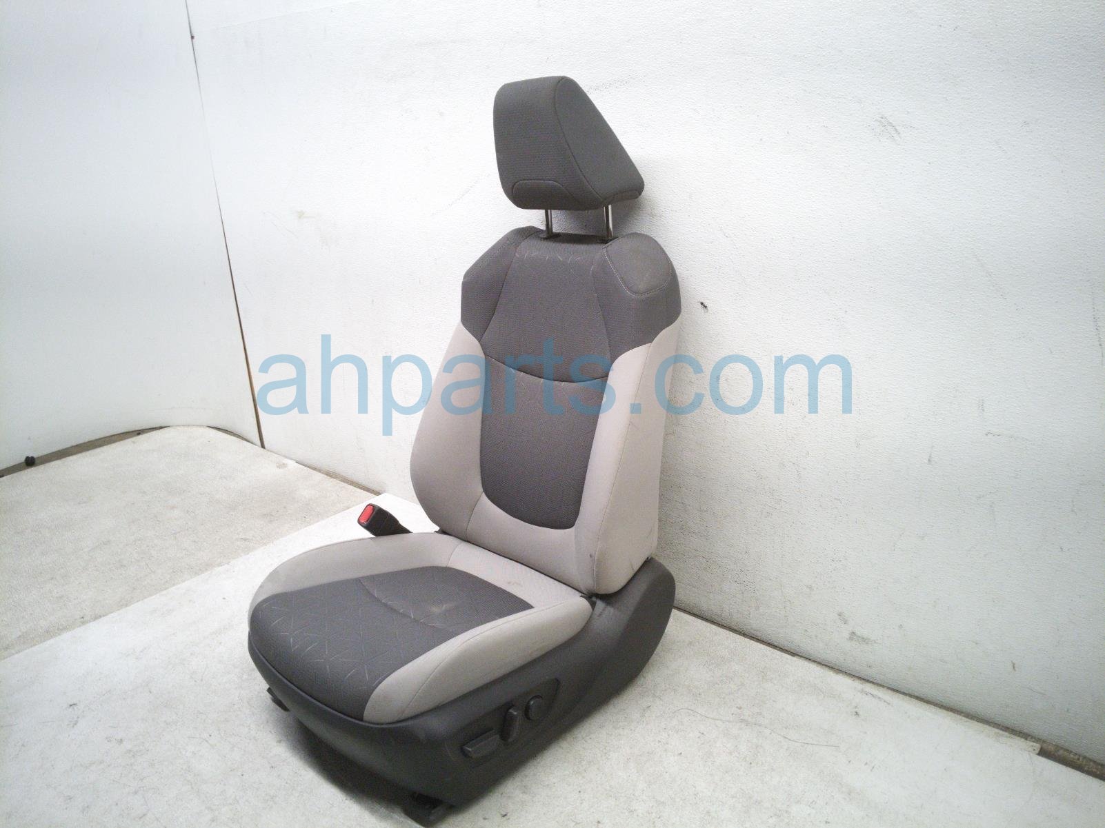 2024 Toyota Rav 4 Front Driver Seat Grey Blown Airbag 71074 0R530 B1 Replacement 2024 Toyota Rav 4 Front Driver Seat Grey Blown Airbag 71074 0R530 B1 Replacement thumbnail