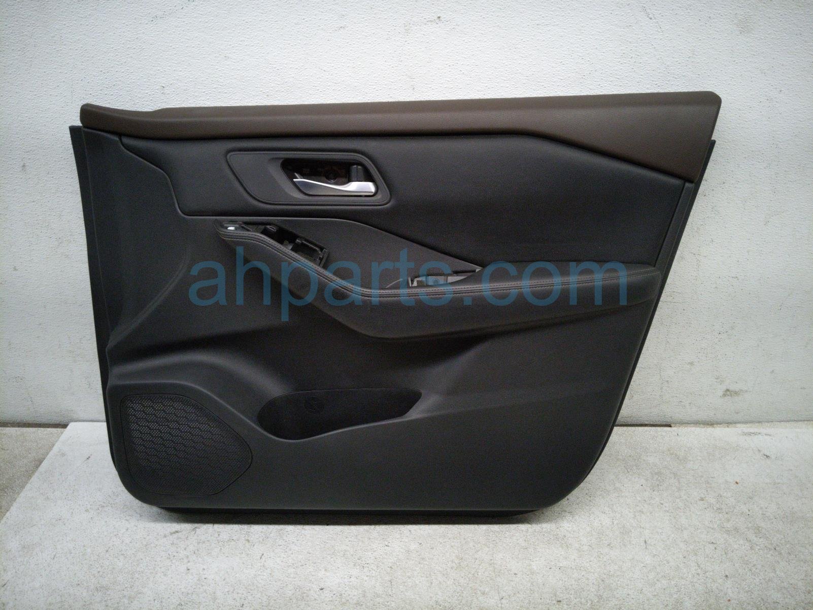 Nissan FR/RH INTERIOR DOOR PANEL - BROWN