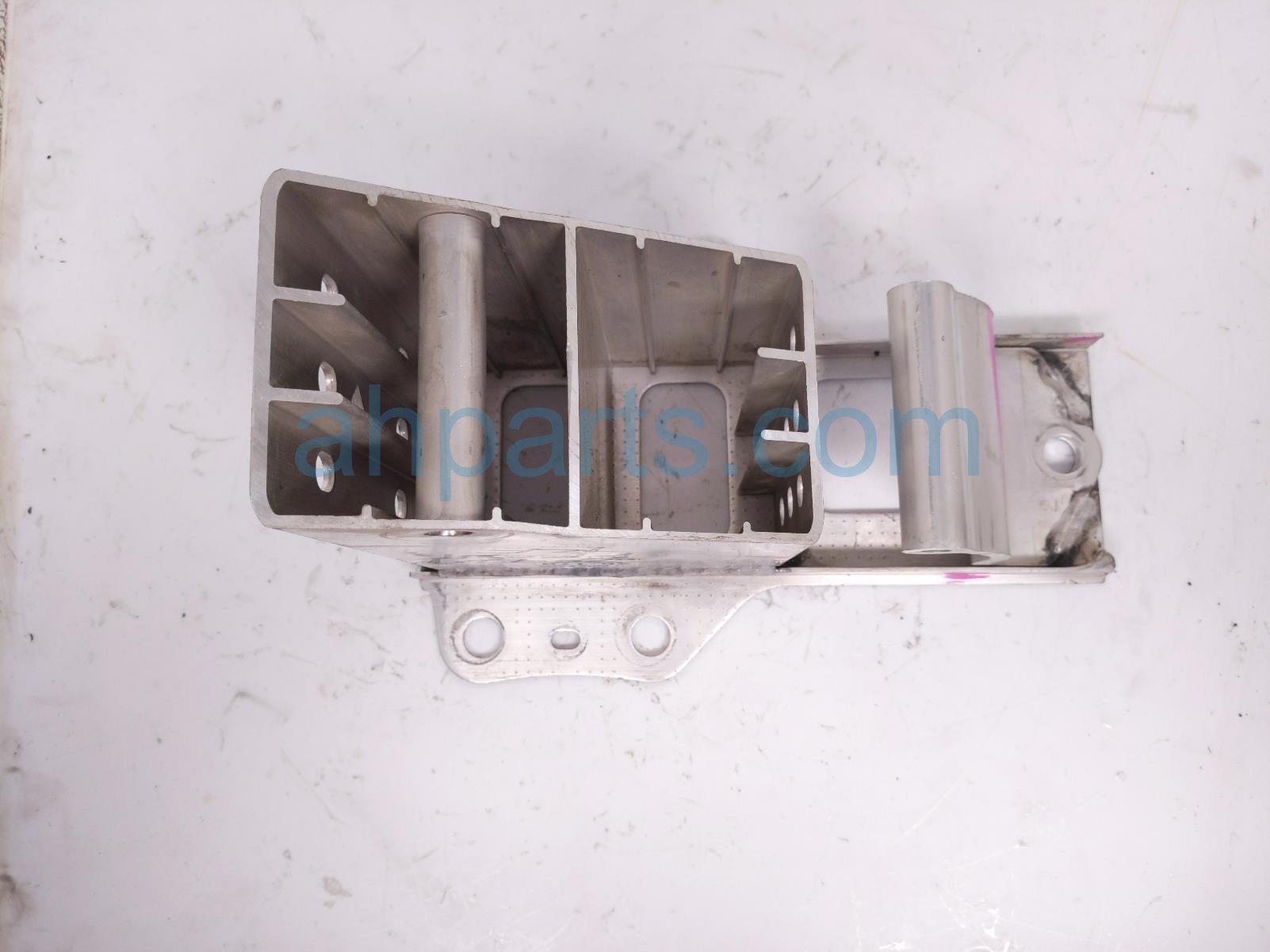 Passenger FRONT BUMPER REINFORCEMENT BRACKT