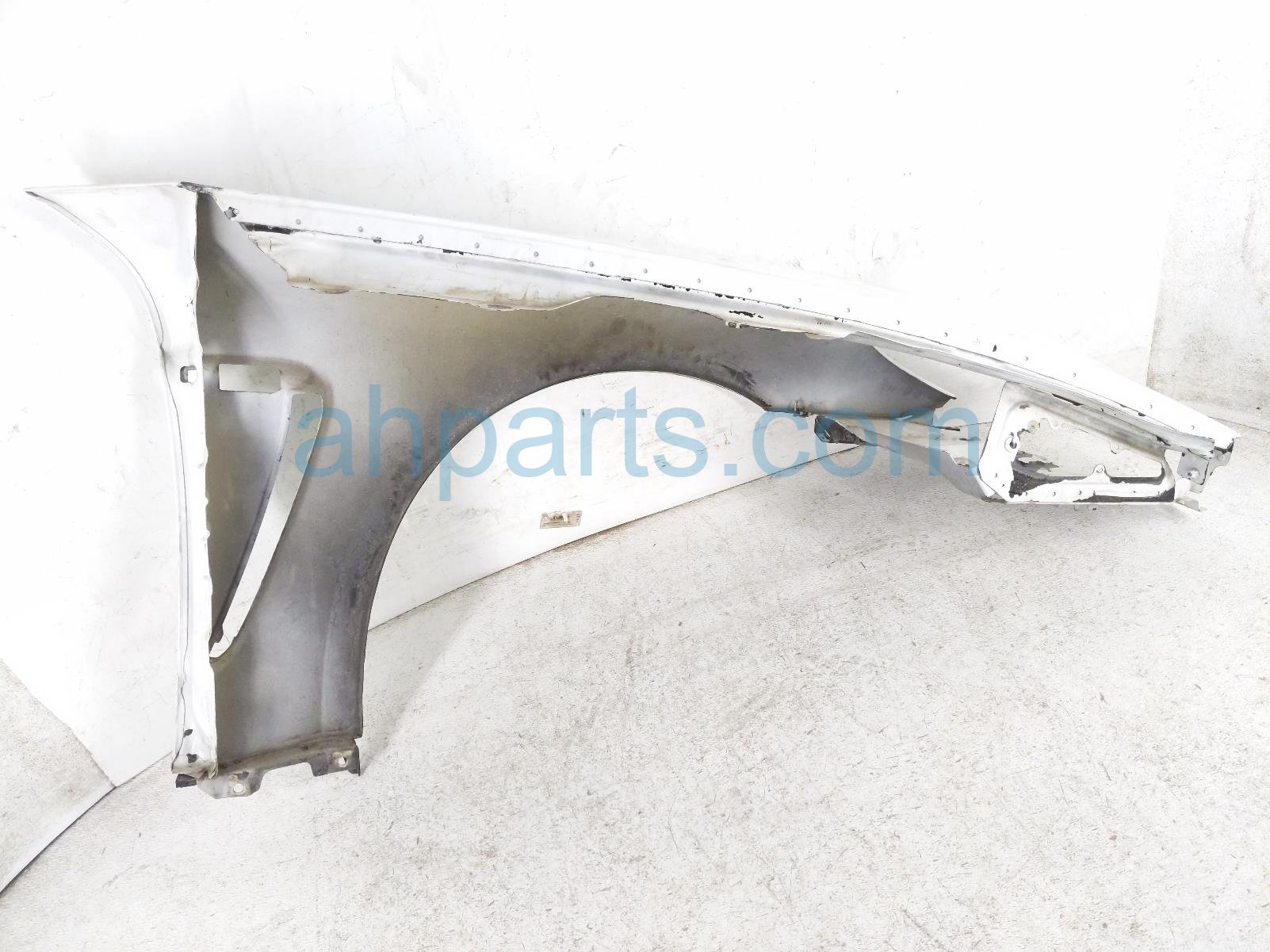 2011 Porsche Panamera Front Driver Fender White 970 503 031 04 GRV Replacement 2011 Porsche Panamera Front Driver Fender White 970 503 031 04 GRV Replacement thumbnail