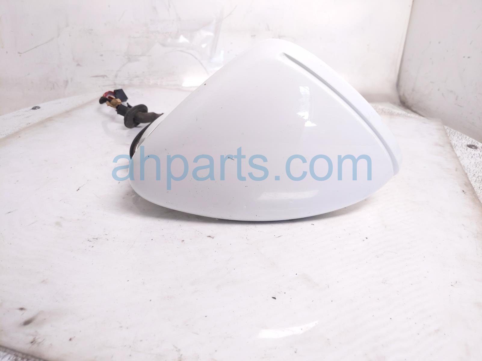 2011 Porsche Panamera Rear Driver Side View Mirror White 970 731 619 00 G2L Replacement 2011 Porsche Panamera Rear Driver Side View Mirror White 970 731 619 00 G2L Replacement thumbnail