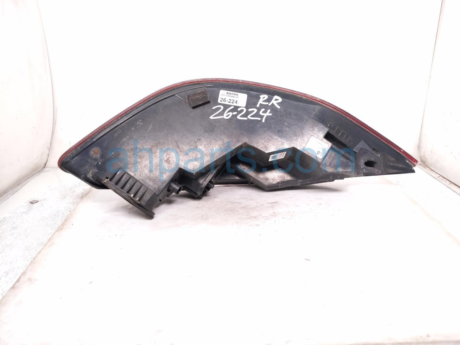 2011 Porsche Panamera Light / Rear Passenger Tail Lamp (on Body) 970 631 416 05 Replacement 2011 Porsche Panamera Light / Rear Passenger Tail Lamp (on Body) 970 631 416 05 Replacement thumbnail