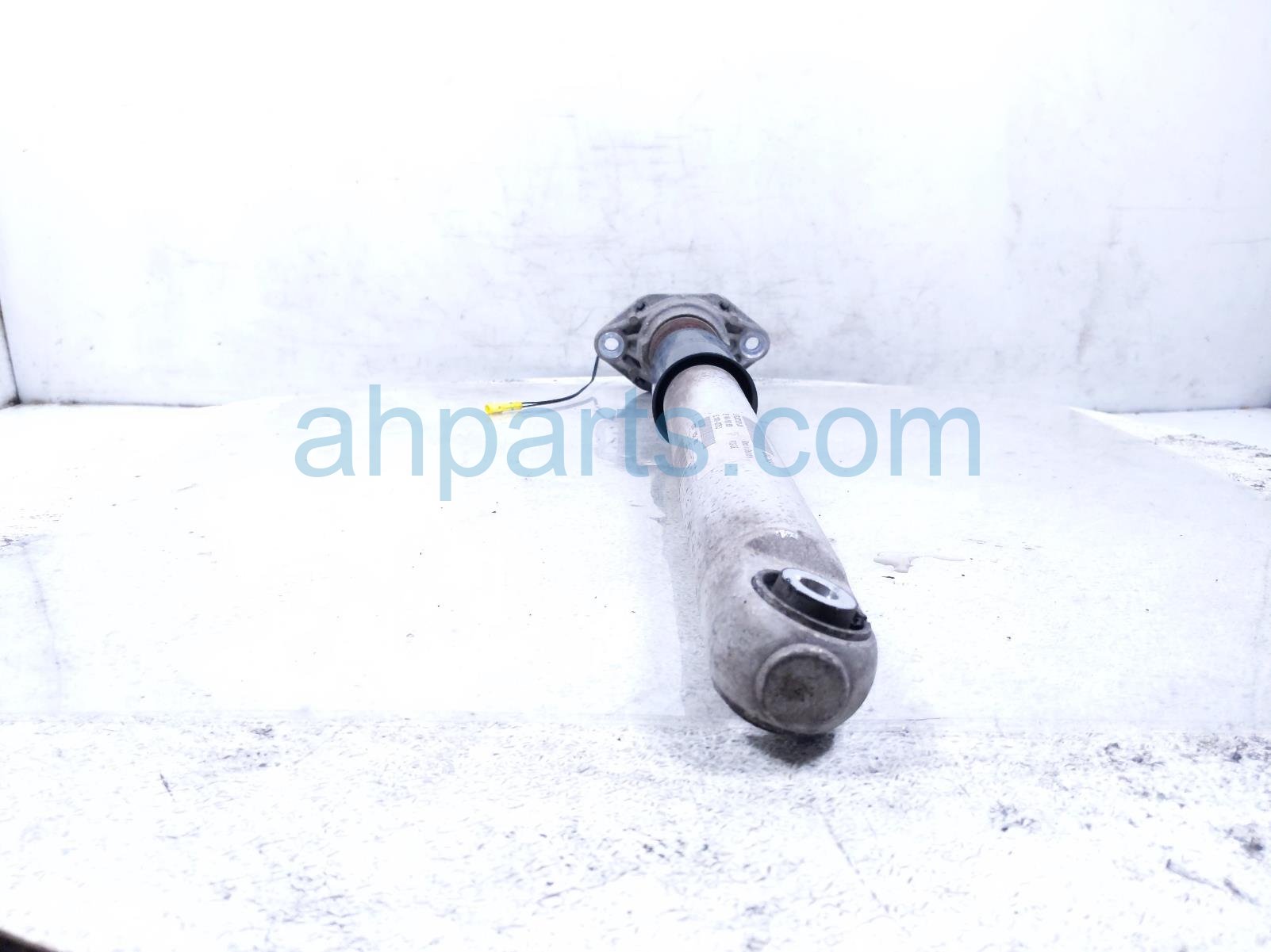 2011 Porsche Panamera Strut / Spring / Rear Driver Shock Absorber 970 333 041 32 Replacement 2011 Porsche Panamera Strut / Spring / Rear Driver Shock Absorber 970 333 041 32 Replacement thumbnail