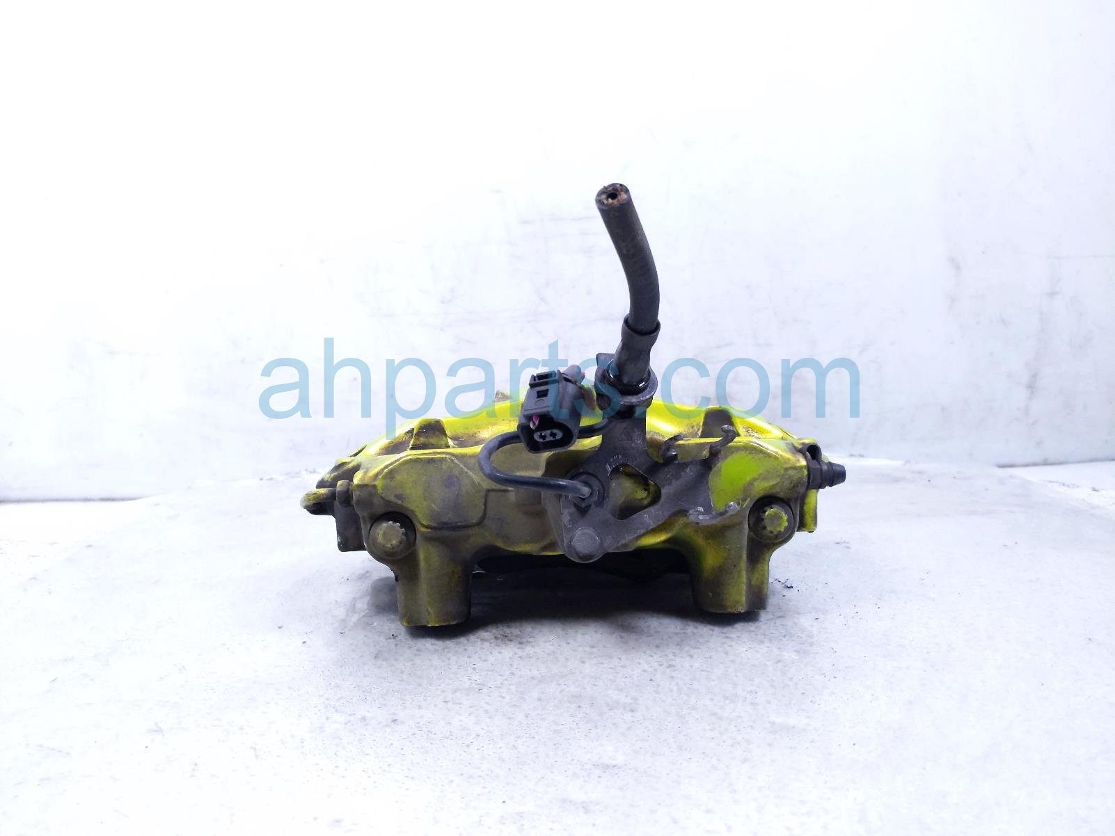 2011 Porsche Panamera Rear Driver Brake Caliper 298 615 149 L Replacement 2011 Porsche Panamera Rear Driver Brake Caliper 298 615 149 L Replacement thumbnail