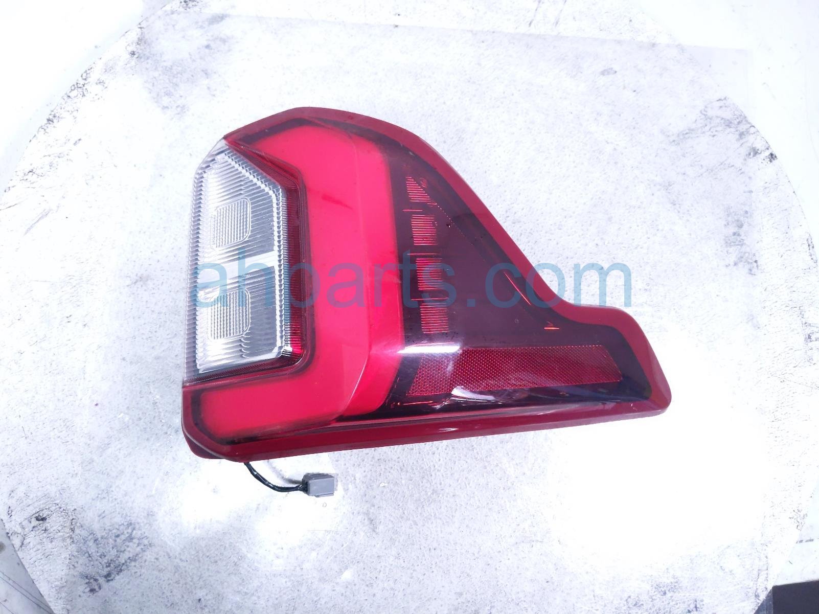 2020 Ford Explorer Light / Rear Driver Tail Lamp (on Body) LB5Z 13405 G Replacement 2020 Ford Explorer Light / Rear Driver Tail Lamp (on Body) LB5Z 13405 G Replacement thumbnail