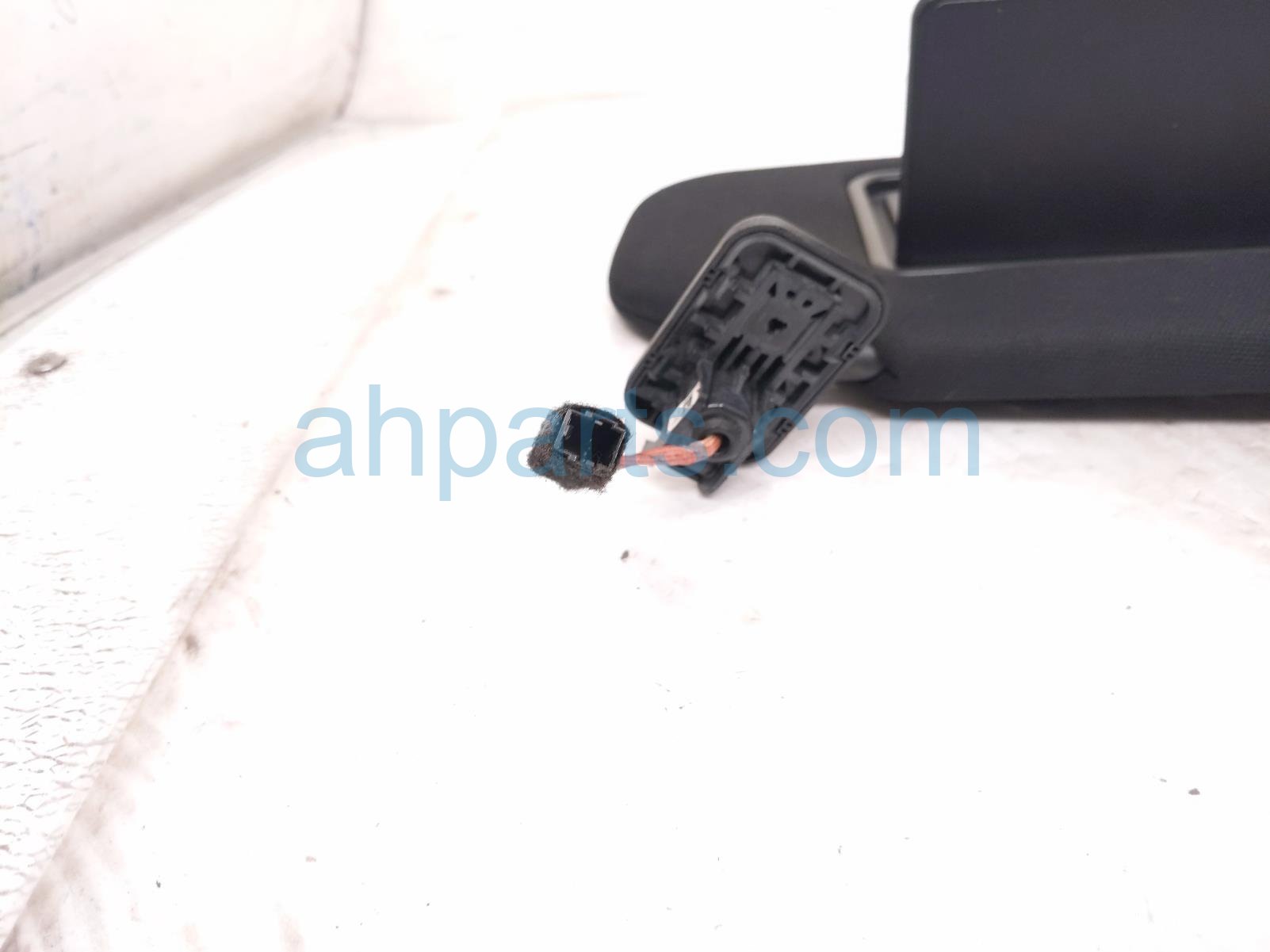 2020 Ford Explorer Passenger Sun Visor Black LB5Z 7804104 AD Replacement 2020 Ford Explorer Passenger Sun Visor Black LB5Z 7804104 AD Replacement thumbnail