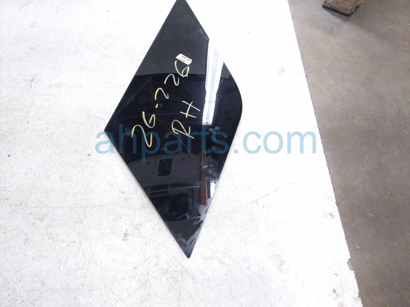 2020 Ford Explorer Passenger Quarter Window Glass LB5Z 7629700 A Replacement 2020 Ford Explorer Passenger Quarter Window Glass LB5Z 7629700 A Replacement thumbnail