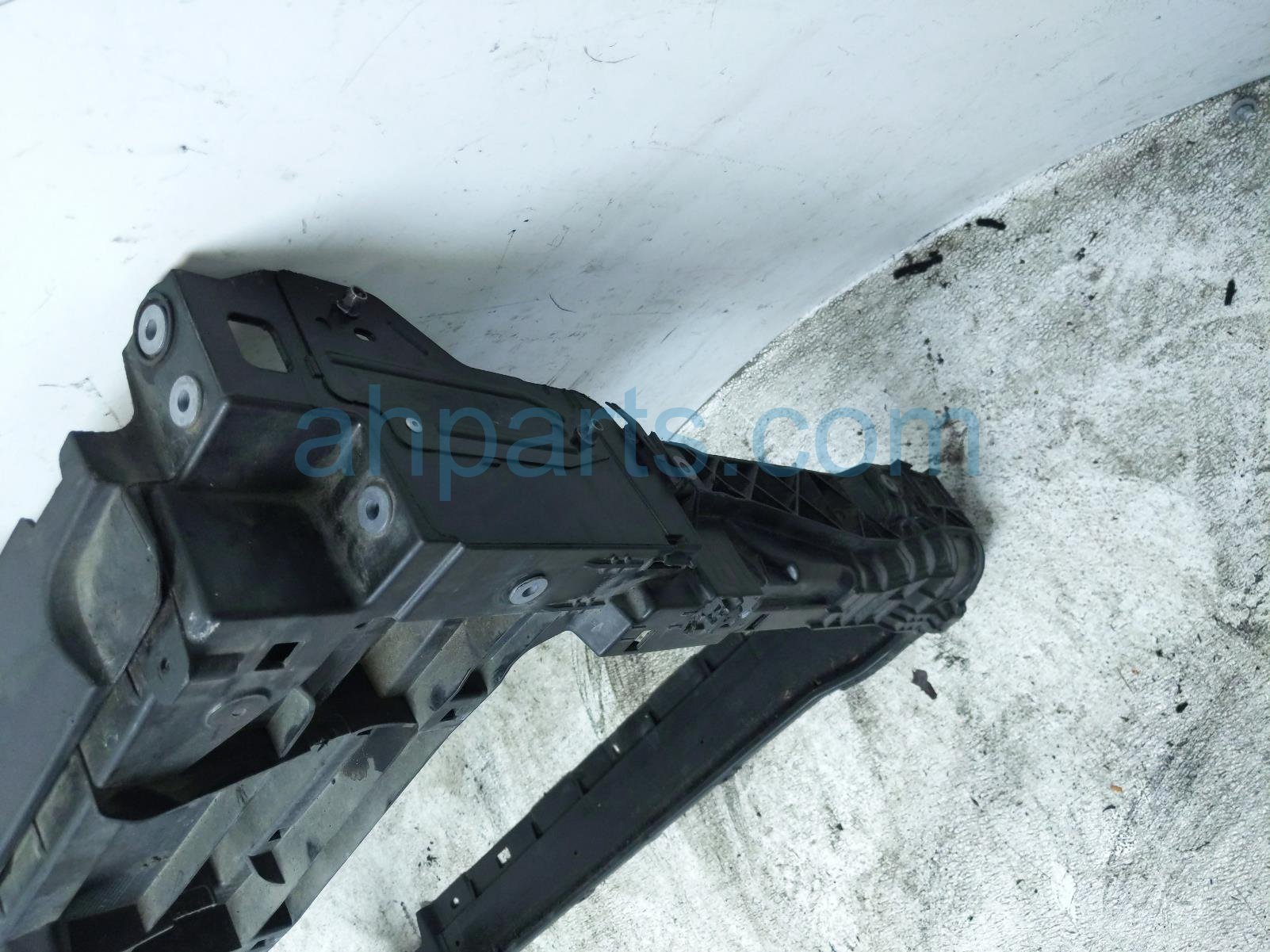 2023 Volkswagen Taos Radiator Core Support 2GJ 805 588 D Replacement 2023 Volkswagen Taos Radiator Core Support 2GJ 805 588 D Replacement thumbnail