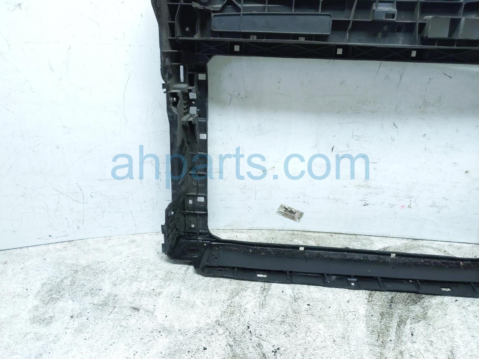 2023 Volkswagen Taos Radiator Core Support 2GJ 805 588 D Replacement 2023 Volkswagen Taos Radiator Core Support 2GJ 805 588 D Replacement thumbnail