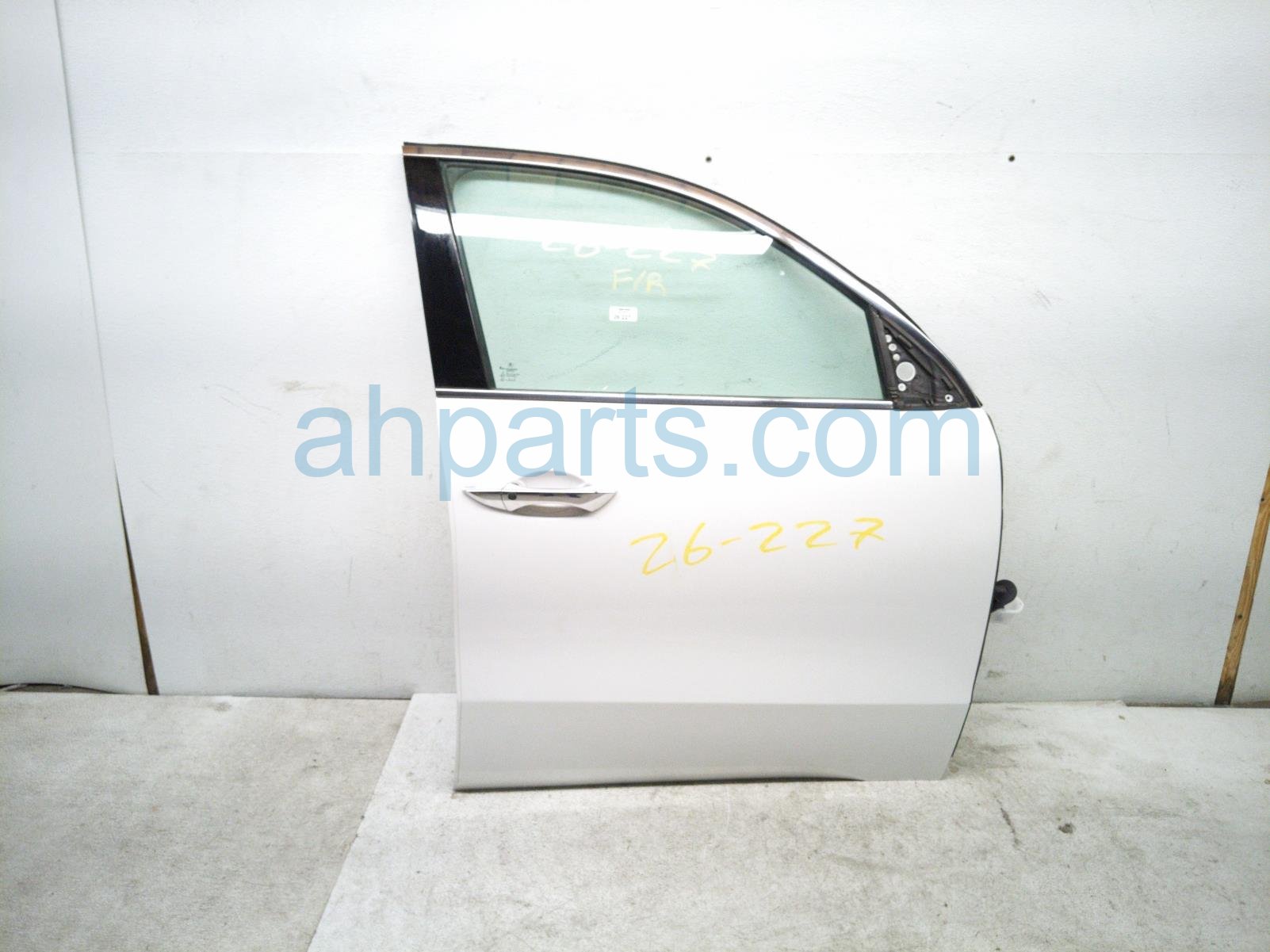 Acura FR/RH DOOR - WHITE - NO MIRROR/TRIM