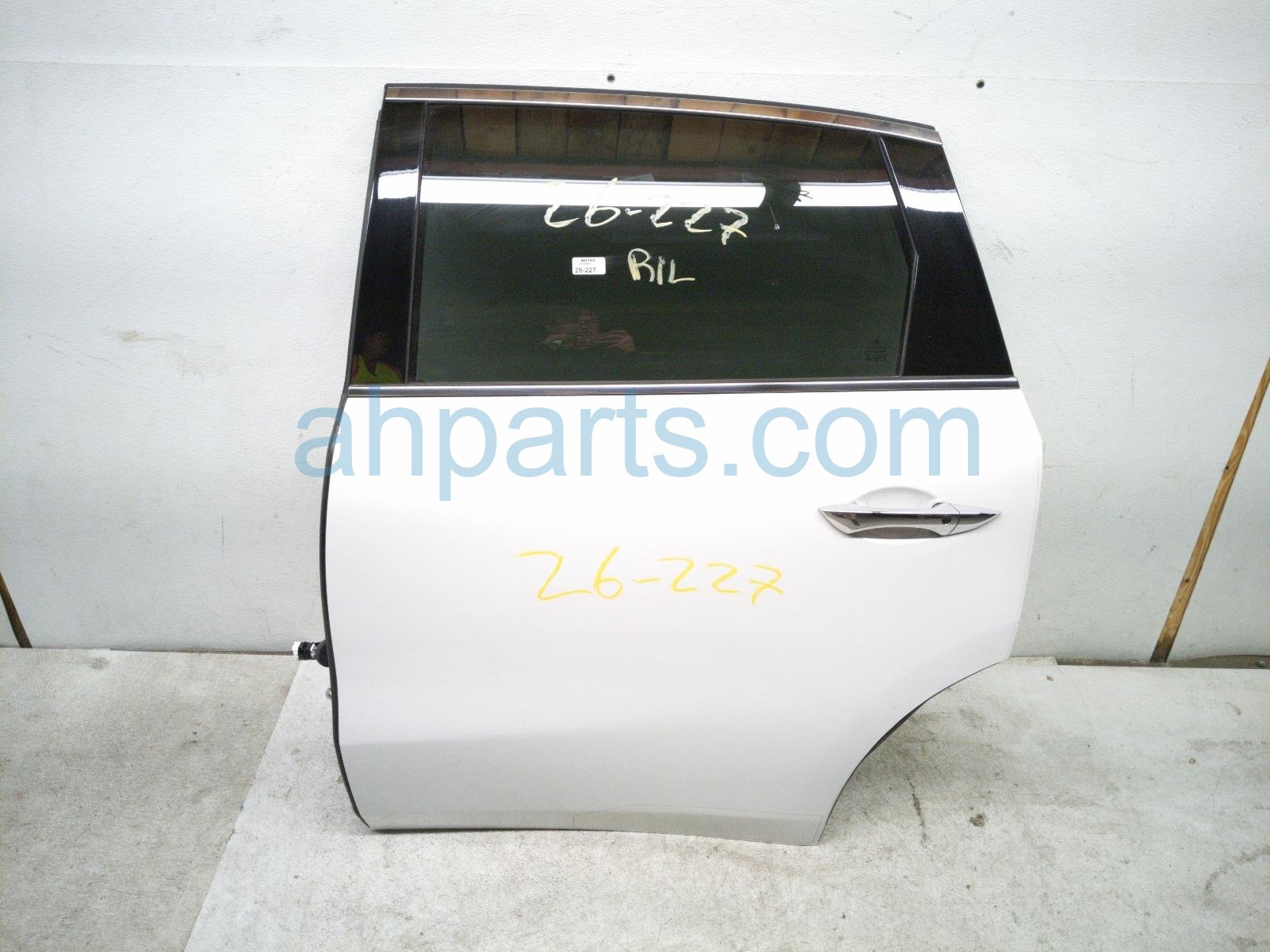 Acura RR/LH DOOR - WHITE - NO INSIDE TRIM