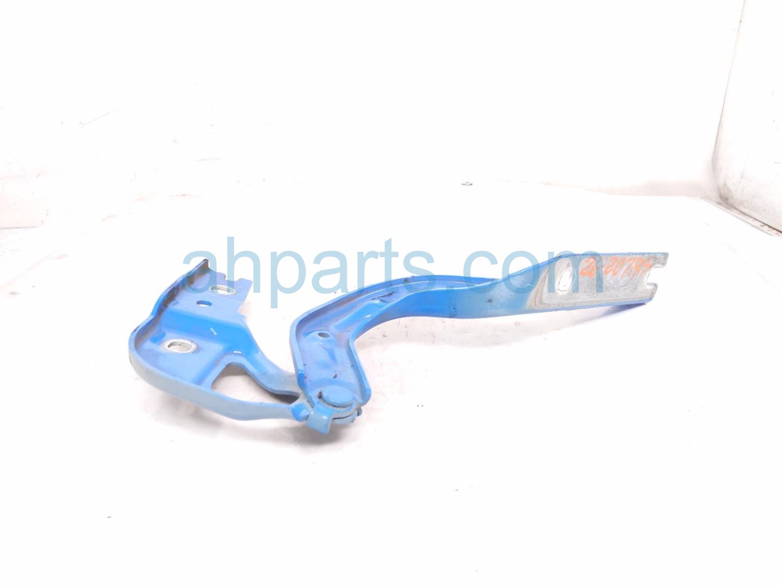2023 Volkswagen Taos Passenger Hood Hinge Blue 2GJ 823 302 A Replacement 2023 Volkswagen Taos Passenger Hood Hinge Blue 2GJ 823 302 A Replacement thumbnail