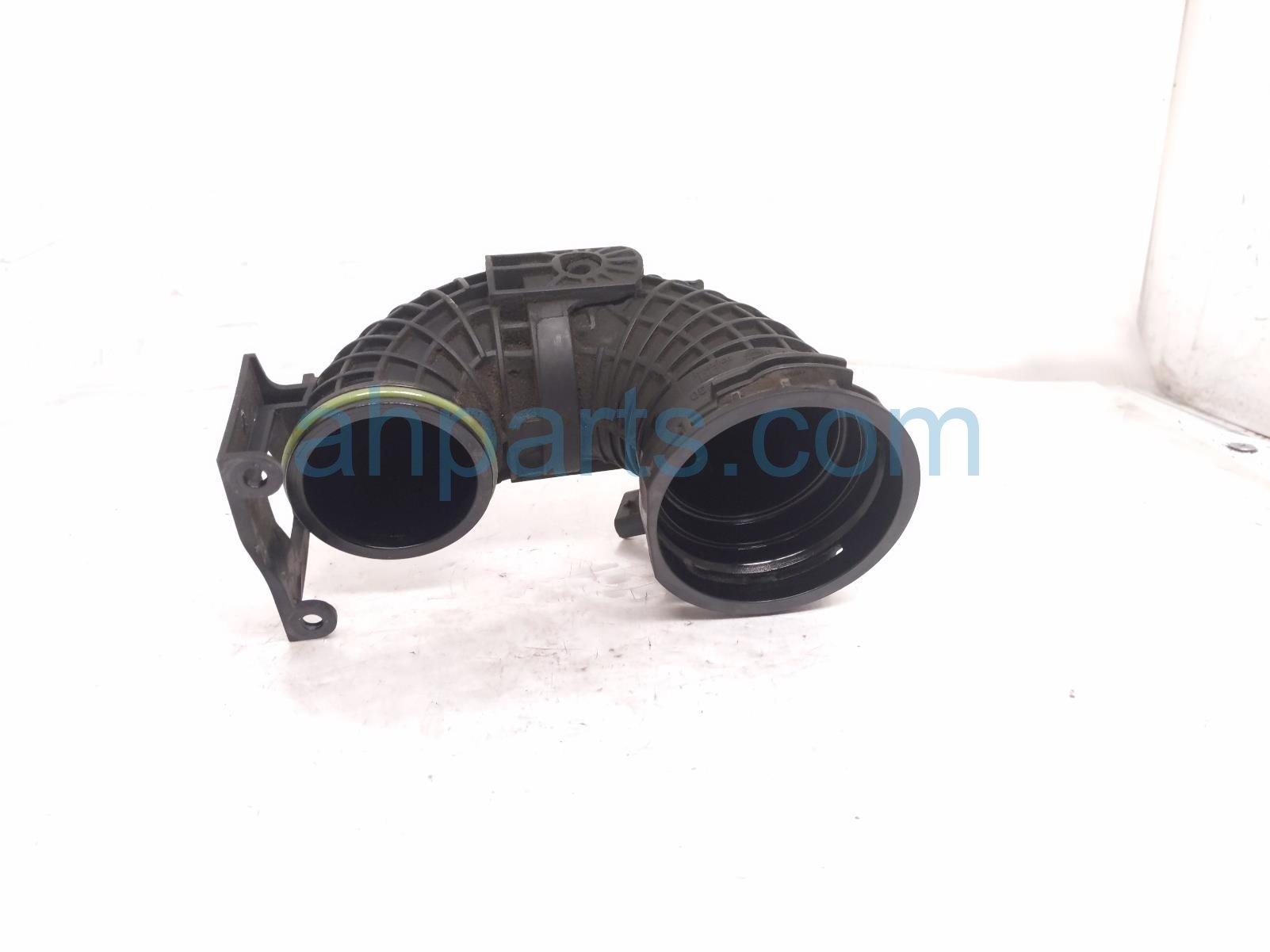 2023 Volkswagen Taos Intercooler Hose W/sens 1.5t 05E 145 641 Replacement 2023 Volkswagen Taos Intercooler Hose W/sens 1.5t 05E 145 641 Replacement thumbnail