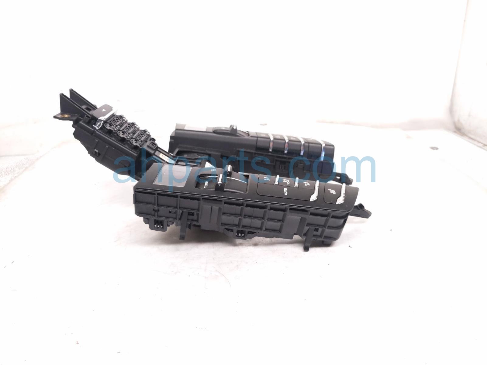 2011 Porsche Panamera Temperature Climate Heater/ac Control(rear) 970 653 503 03 DML Replacement 2011 Porsche Panamera Temperature Climate Heater/ac Control(rear) 970 653 503 03 DML Replacement thumbnail