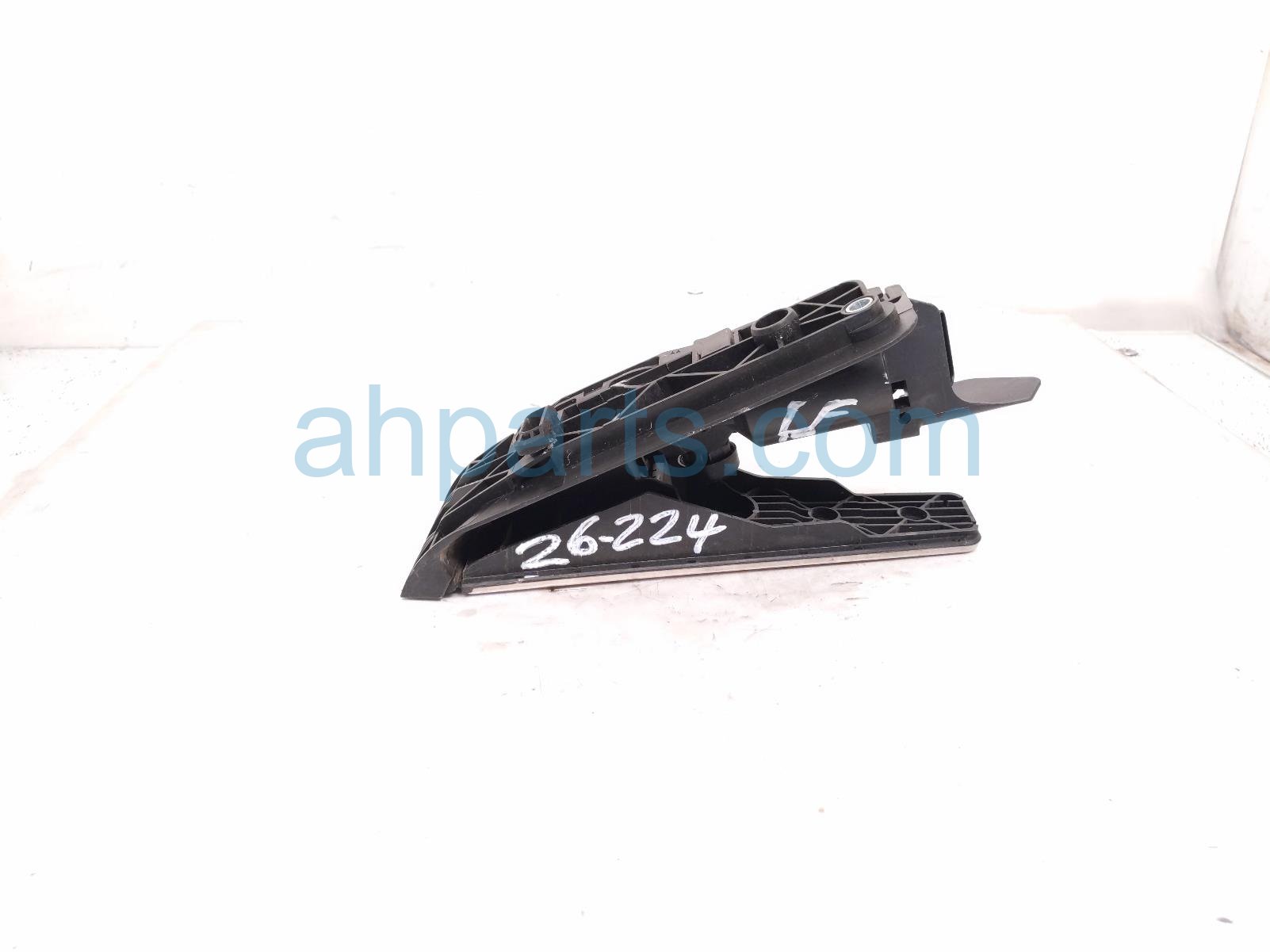 2011 Porsche Panamera Gas / Accelerator Pedal Assy 4.8l 827 723 511 B Replacement 2011 Porsche Panamera Gas / Accelerator Pedal Assy 4.8l 827 723 511 B Replacement thumbnail
