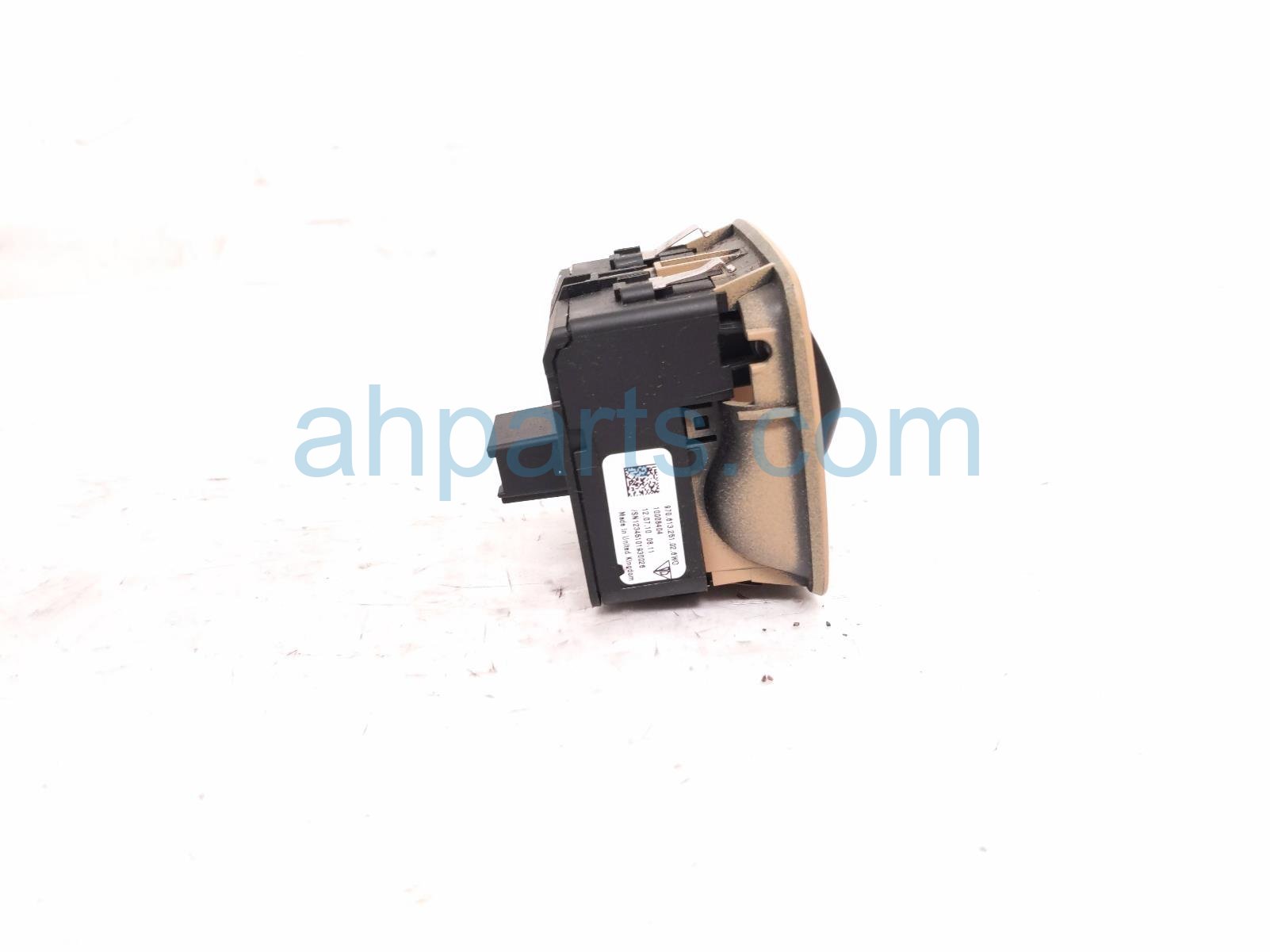 2011 Porsche Panamera Electronic Parking Brake Switch 970 613 251 03 6W0 Replacement 2011 Porsche Panamera Electronic Parking Brake Switch 970 613 251 03 6W0 Replacement thumbnail