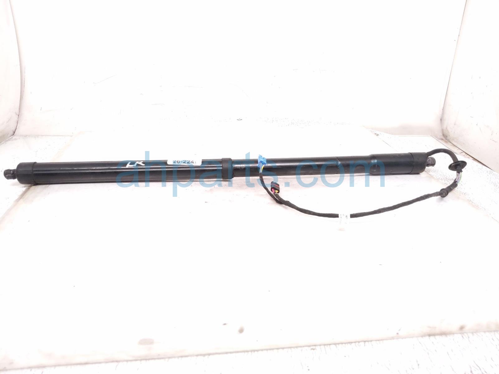 2011 Porsche Panamera Rear Driver Power Liftgate Strut/shock 970 512 573 20 Replacement 2011 Porsche Panamera Rear Driver Power Liftgate Strut/shock 970 512 573 20 Replacement thumbnail