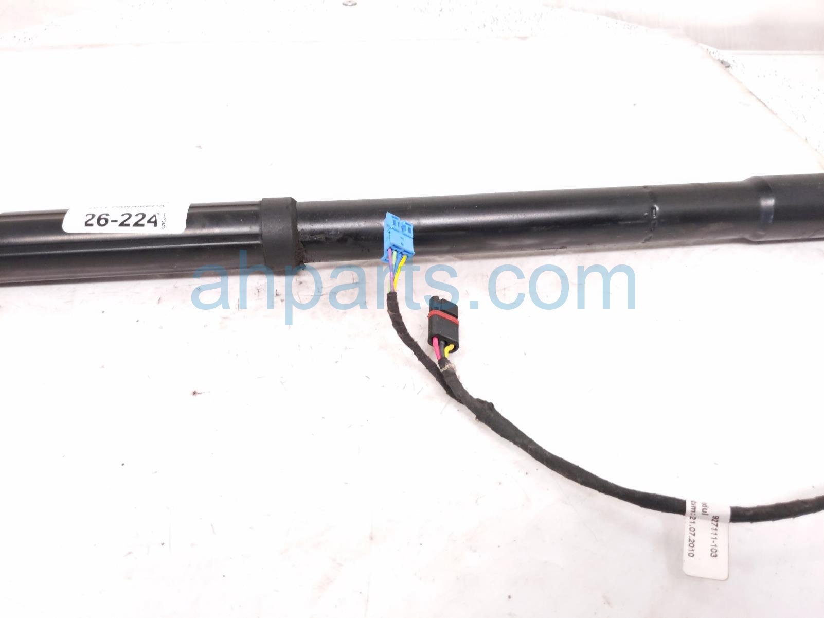2011 Porsche Panamera Rear Driver Power Liftgate Strut/shock 970 512 573 20 Replacement 2011 Porsche Panamera Rear Driver Power Liftgate Strut/shock 970 512 573 20 Replacement thumbnail