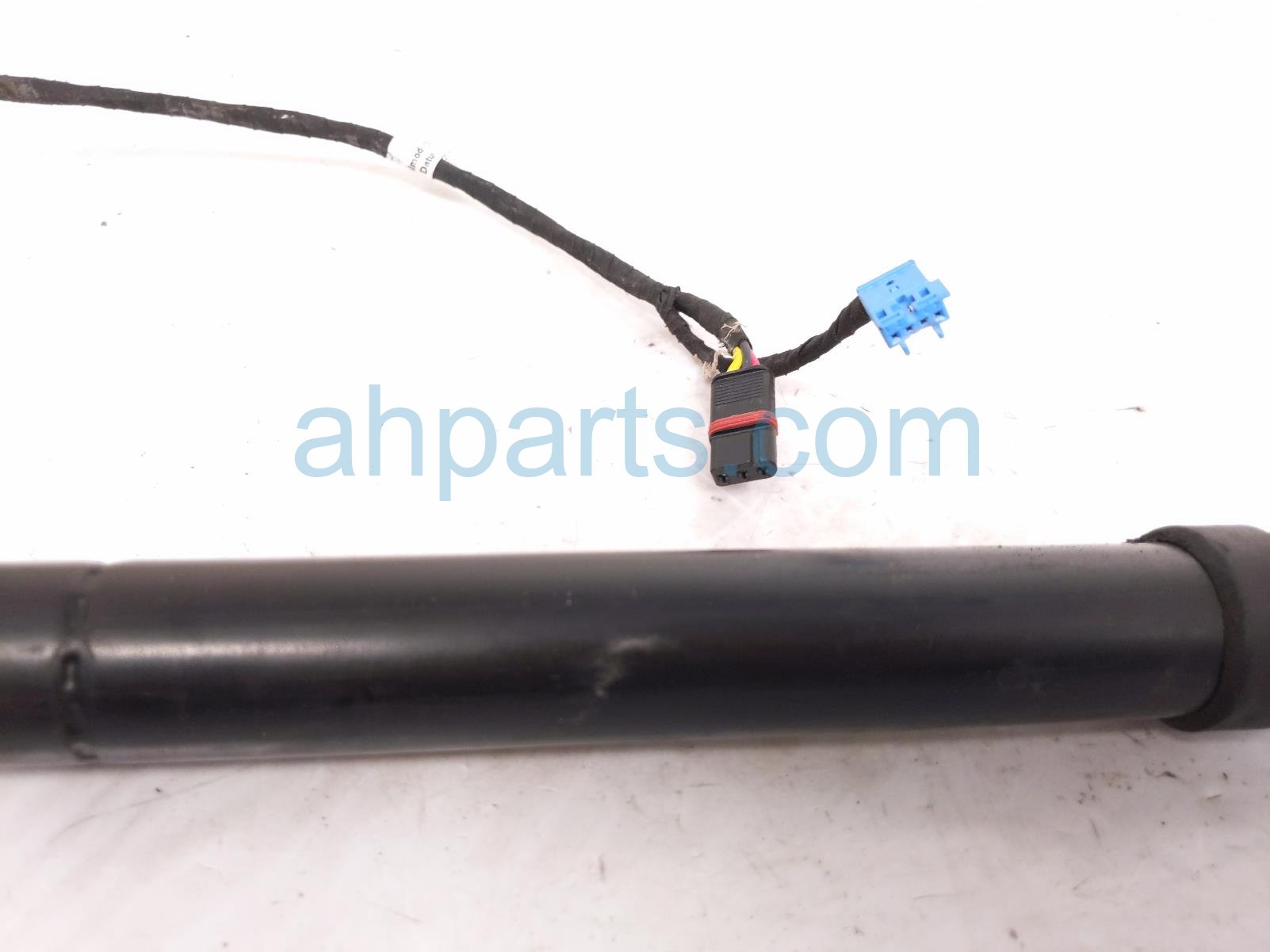 2011 Porsche Panamera Rear Driver Power Liftgate Strut/shock 970 512 573 20 Replacement 2011 Porsche Panamera Rear Driver Power Liftgate Strut/shock 970 512 573 20 Replacement thumbnail